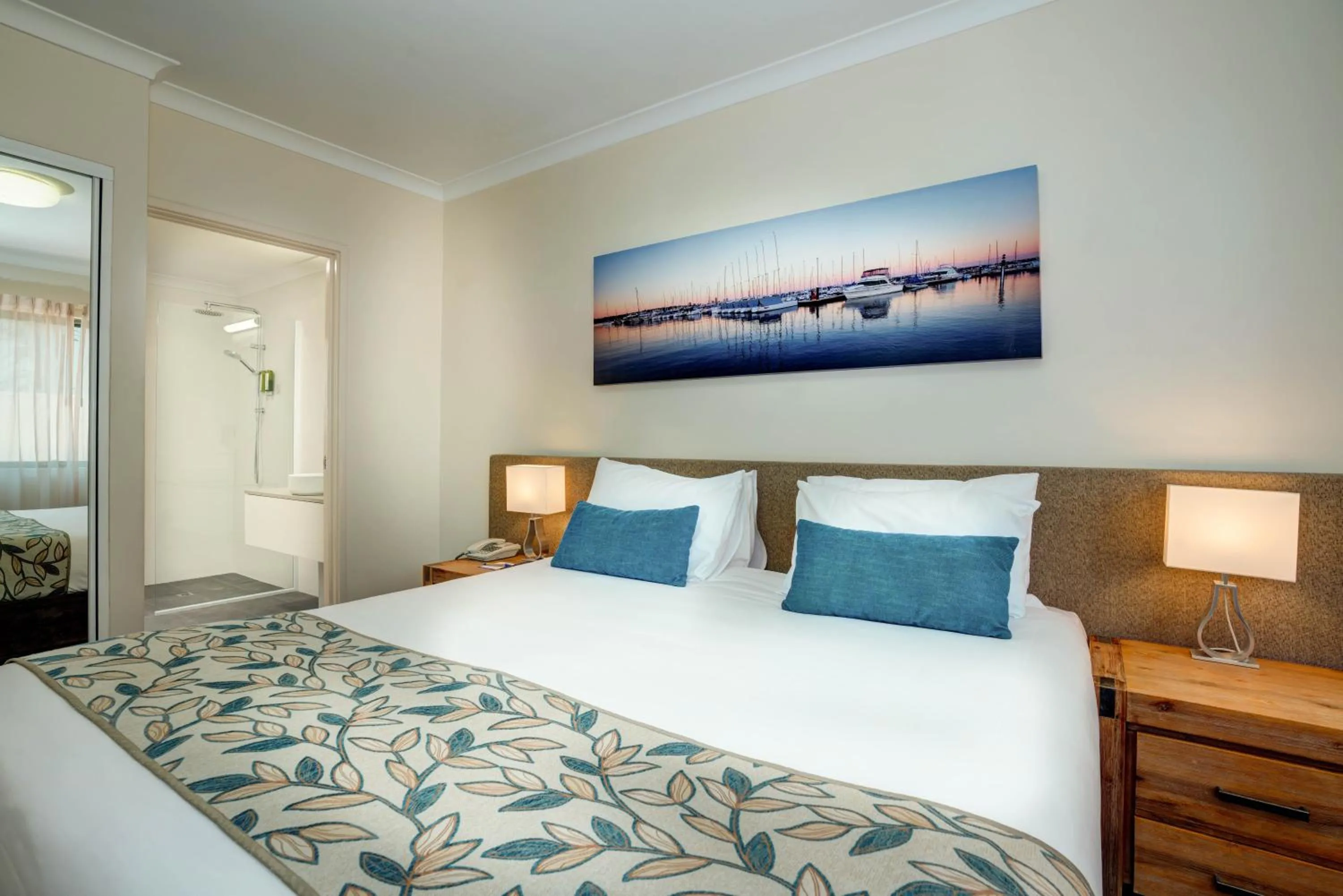 Bed in Broadwater Resort Como