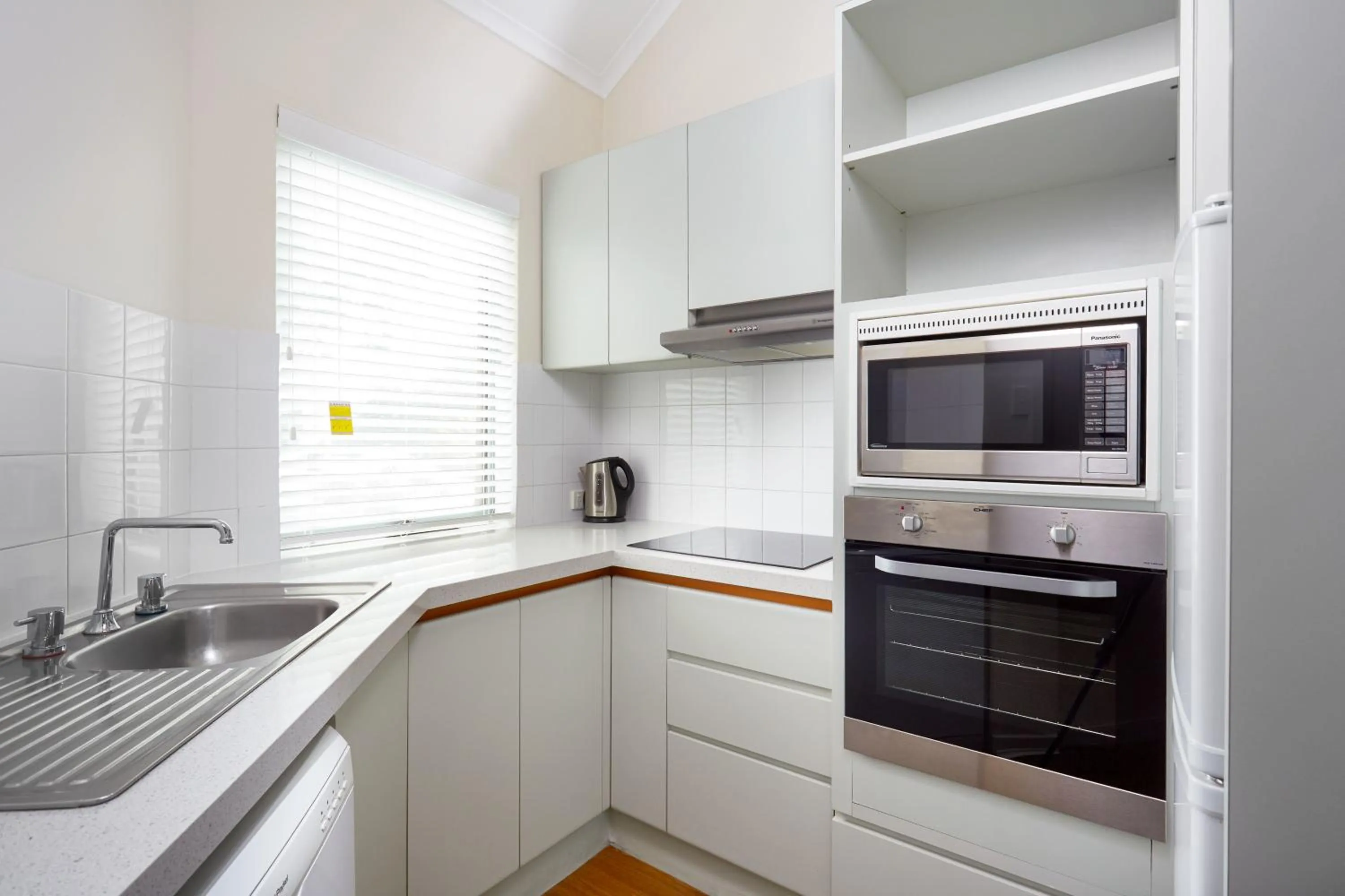 Kitchen or kitchenette in Broadwater Resort Como