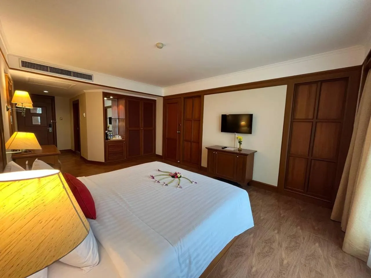 Bed in Cholchan Pattaya Beach Resort - SHA Extra Plus
