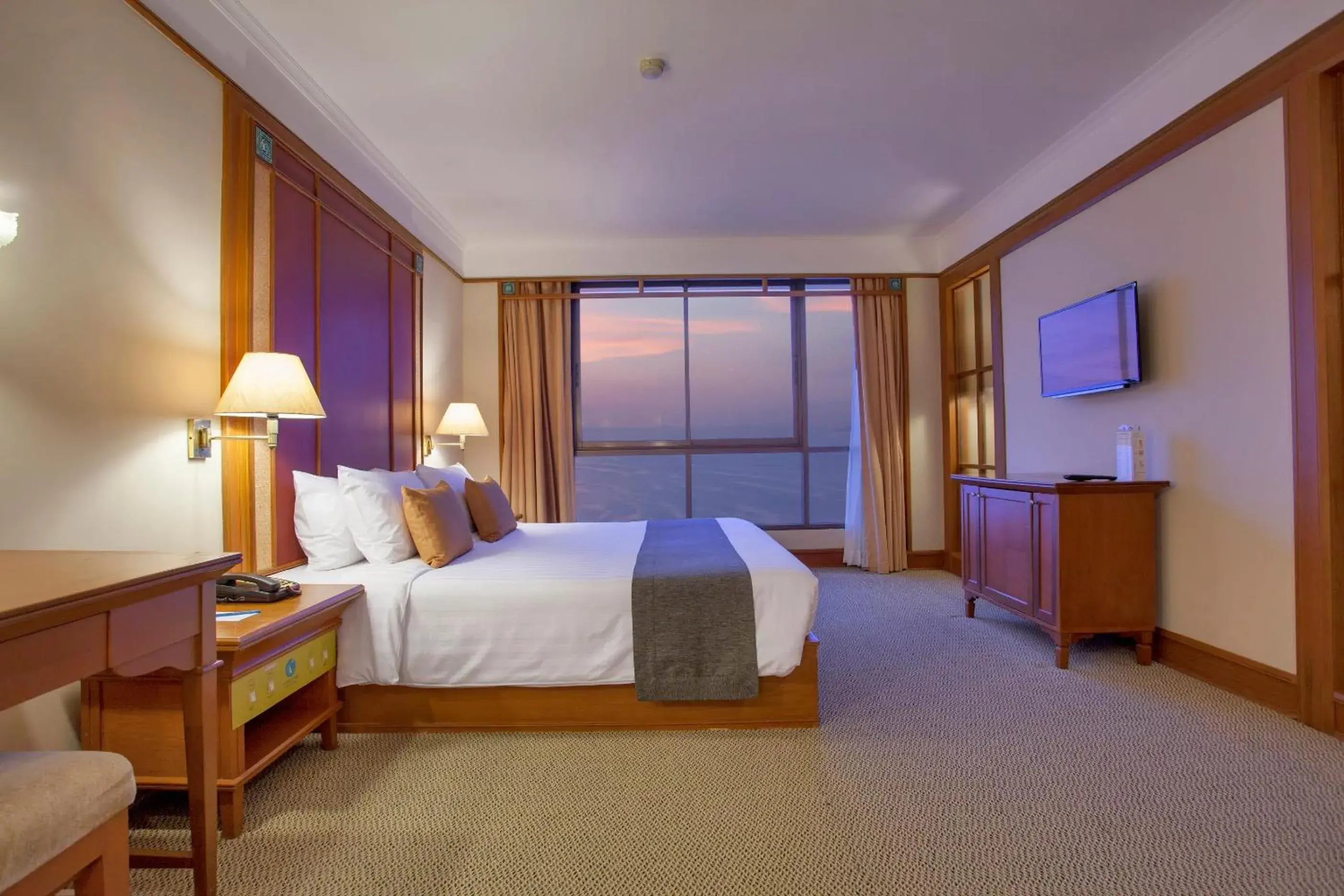 Suite with Sea View in Cholchan Pattaya Beach Resort - SHA Extra Plus Suite with Sea View in Cholchan Pattaya Beach Resort - SHA Extra Plus