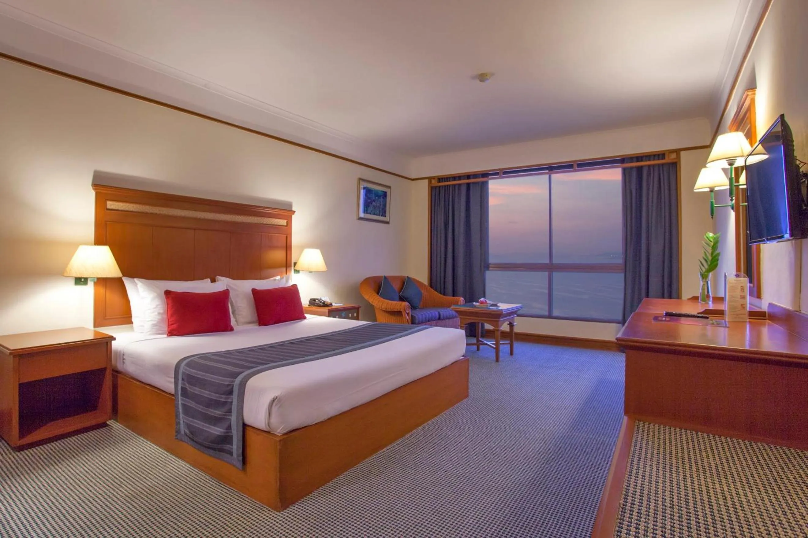 Photo of the whole room, Bed in Cholchan Pattaya Beach Resort - SHA Extra Plus