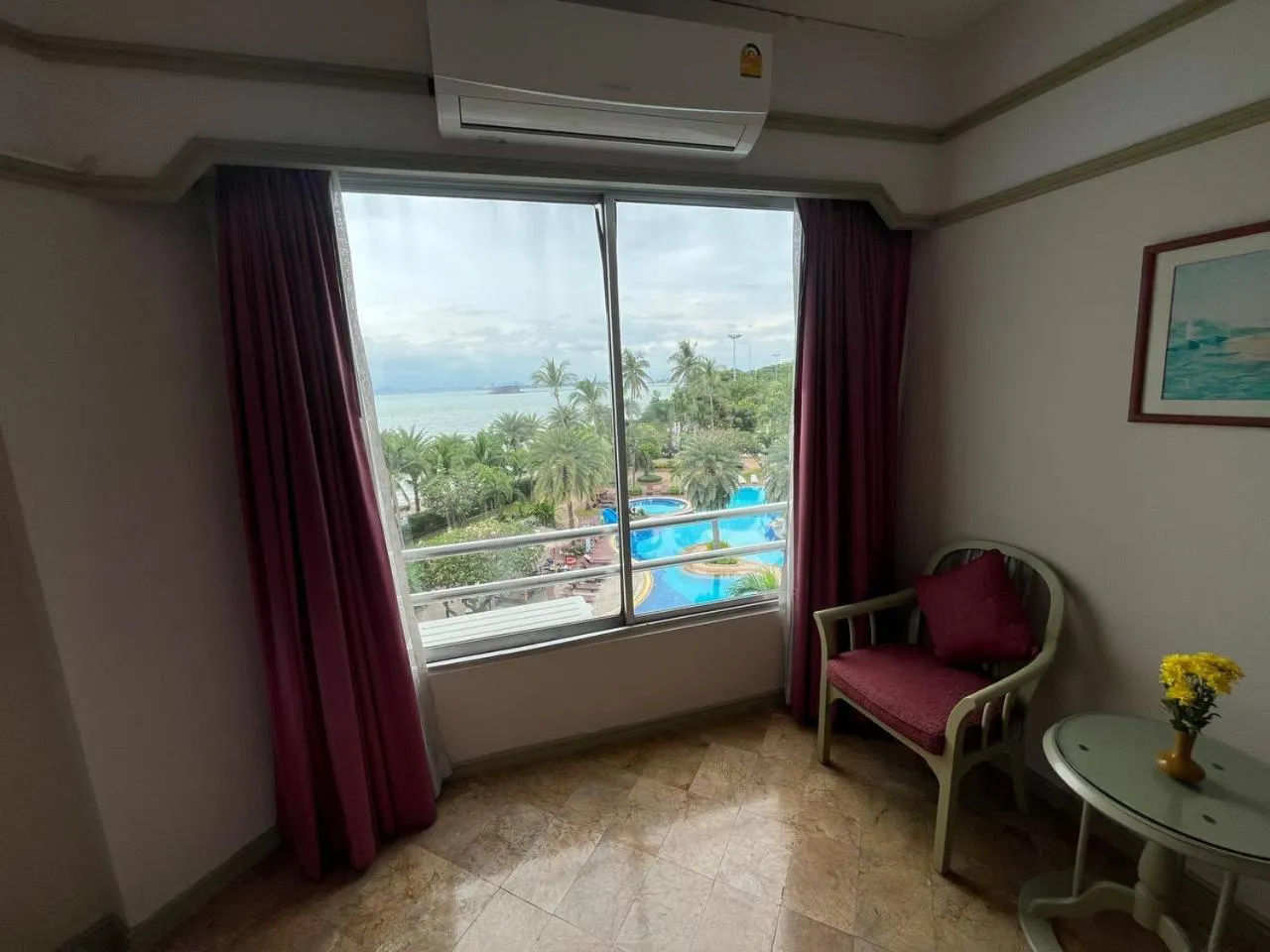 Cholchan Pattaya Beach Resort - SHA Extra Plus