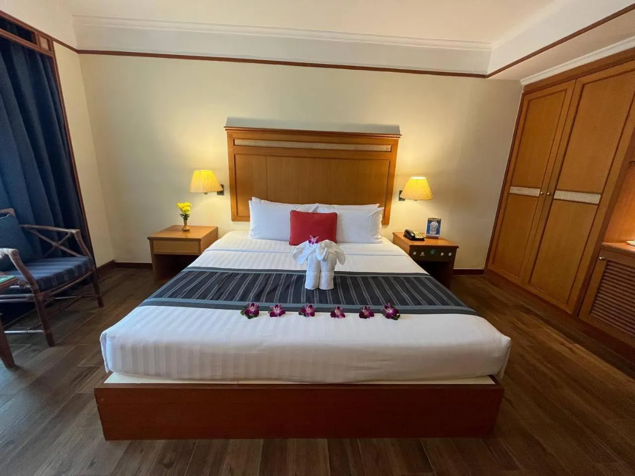 Bed in Cholchan Pattaya Beach Resort - SHA Extra Plus