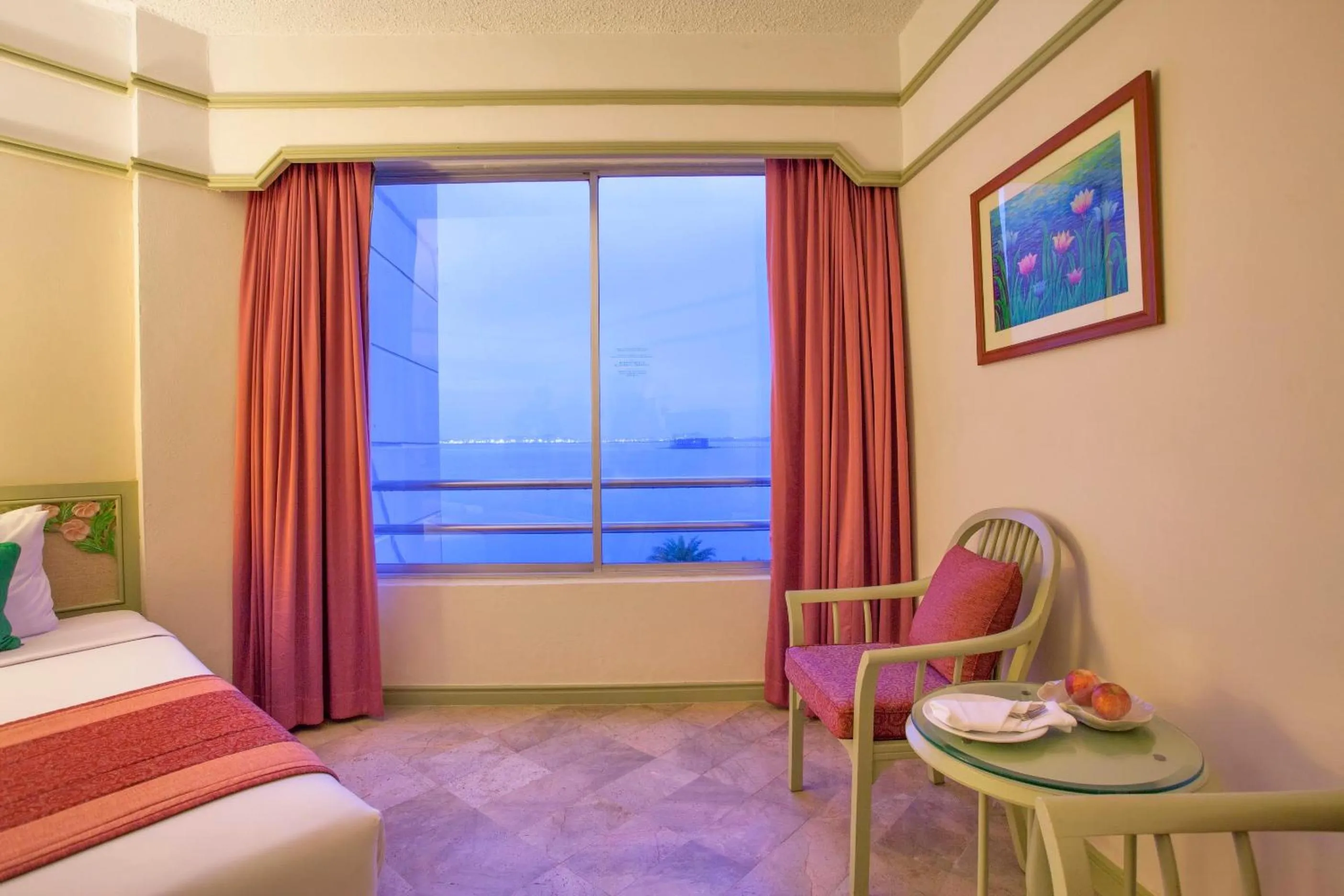 Seating area, Bed in Cholchan Pattaya Beach Resort - SHA Extra Plus