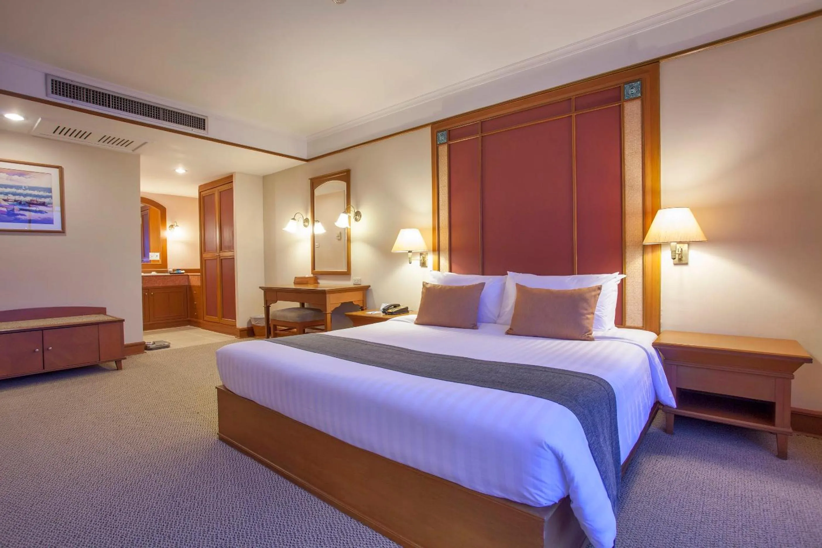 Bedroom, Bed in Cholchan Pattaya Beach Resort - SHA Extra Plus