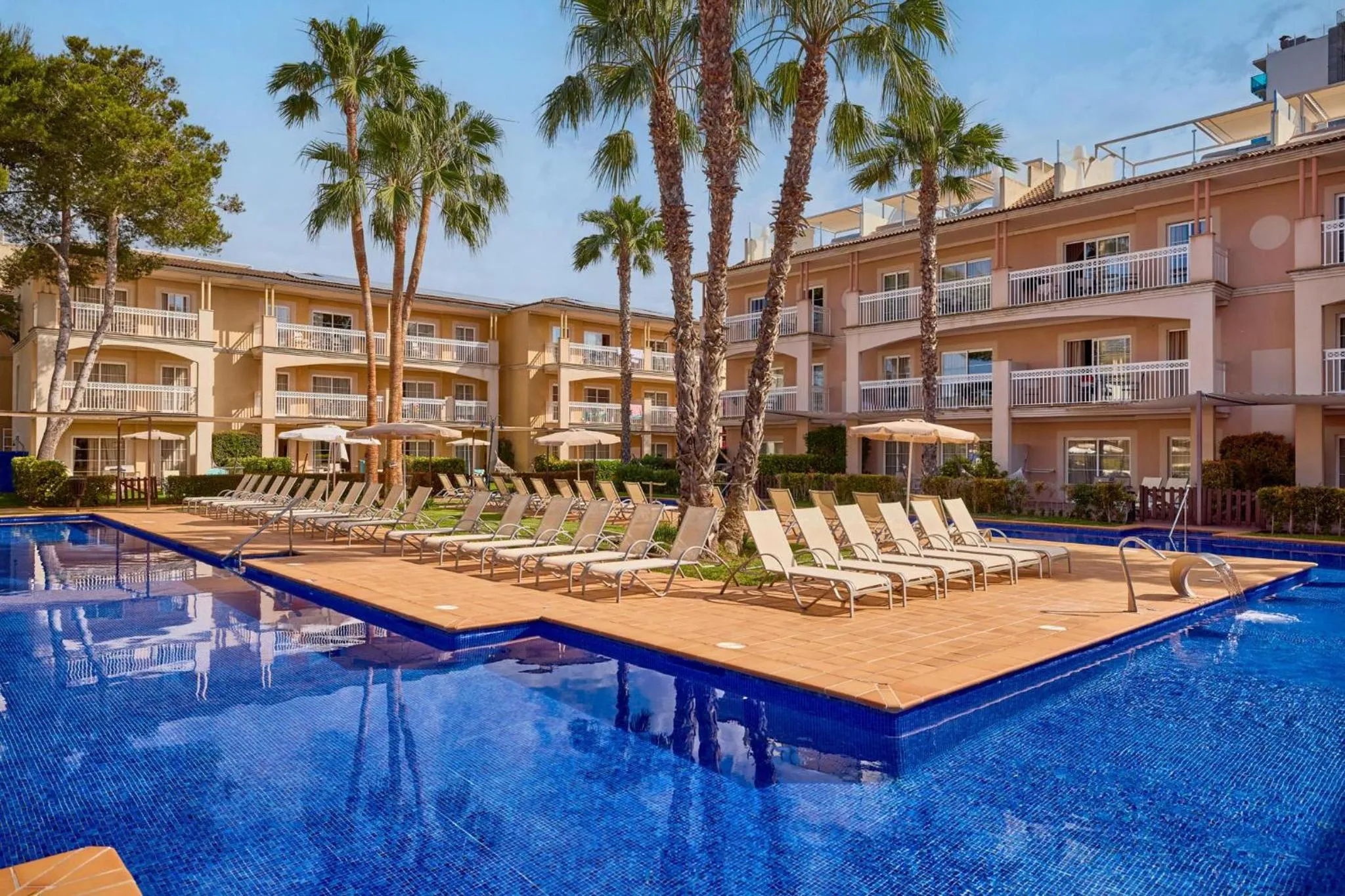 Swimming pool in Zafiro Can Picafort