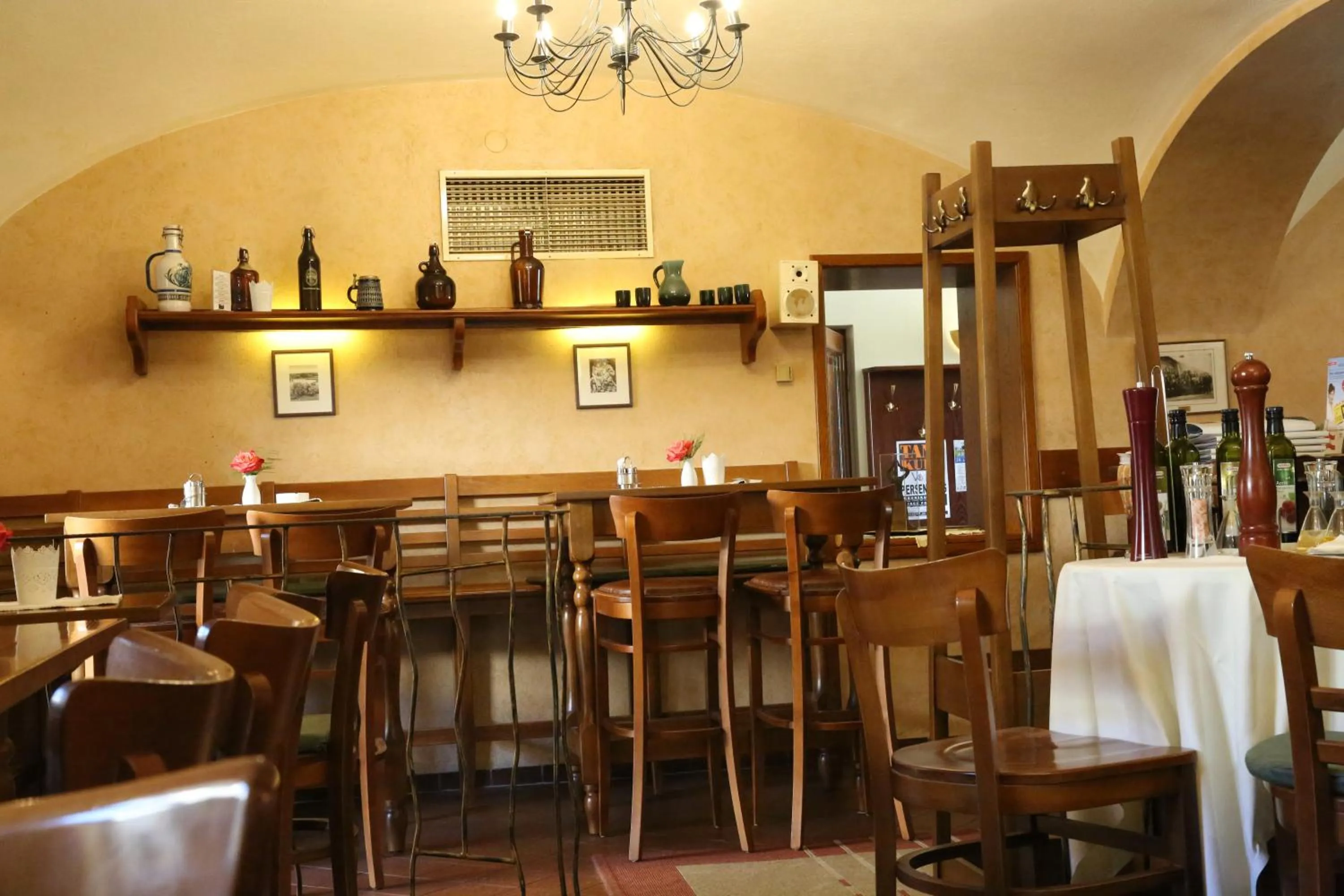 Restaurant/places to eat in Donau Lodge