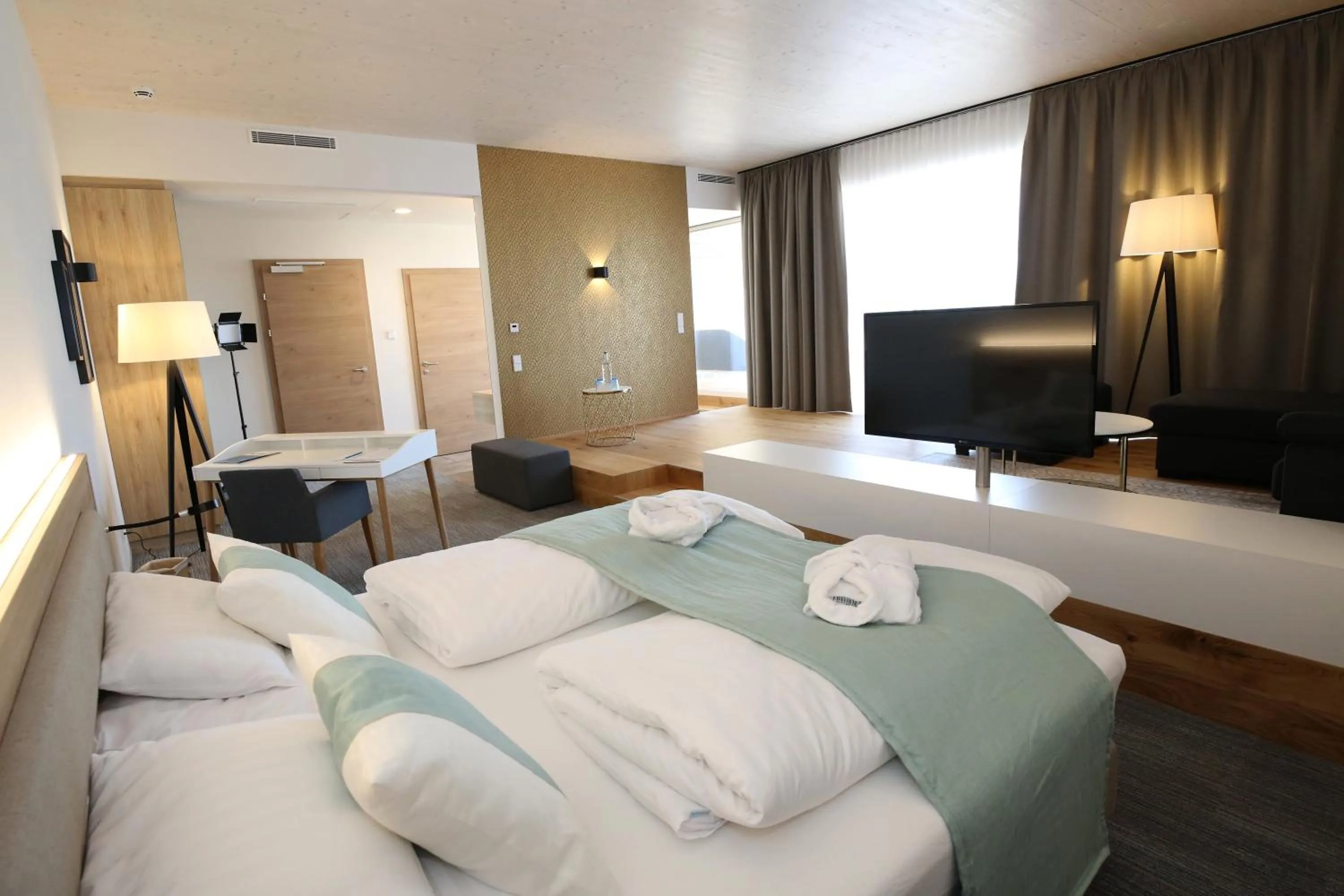 Photo of the whole room, Bed in Donau Lodge