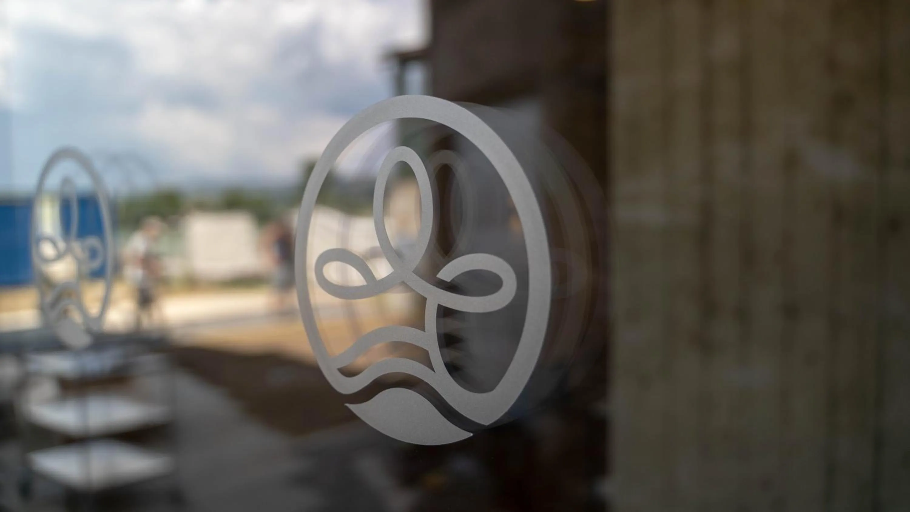 Logo/Certificate/Sign in Donau Lodge