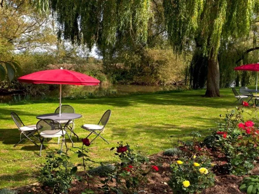Garden in Cherbridge Lodges - Riverside lodges, short lets (business or holidays)