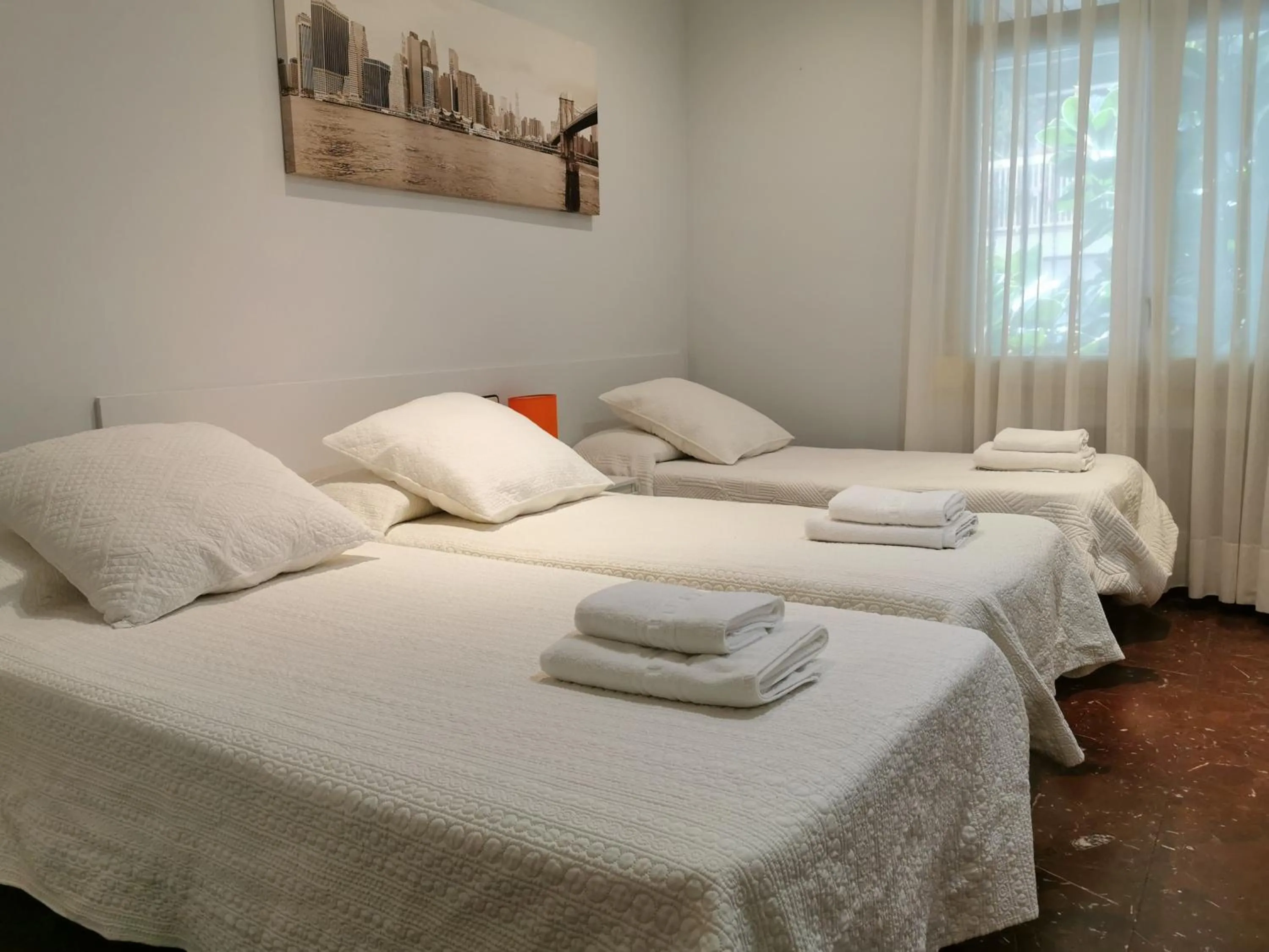 Bed in Barcelona City Street Hostal