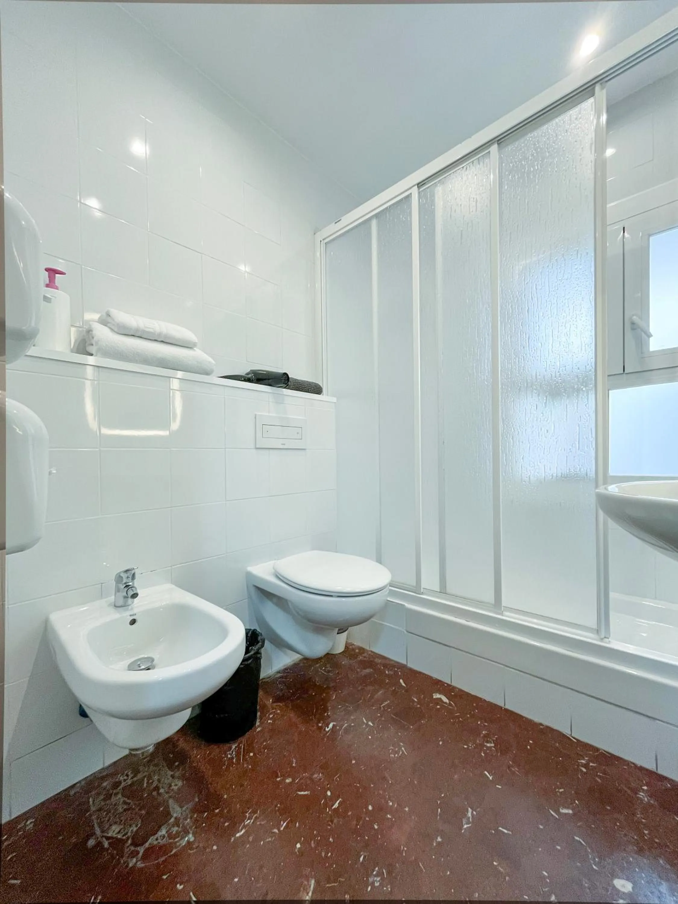 Barcelona City Street Hostal