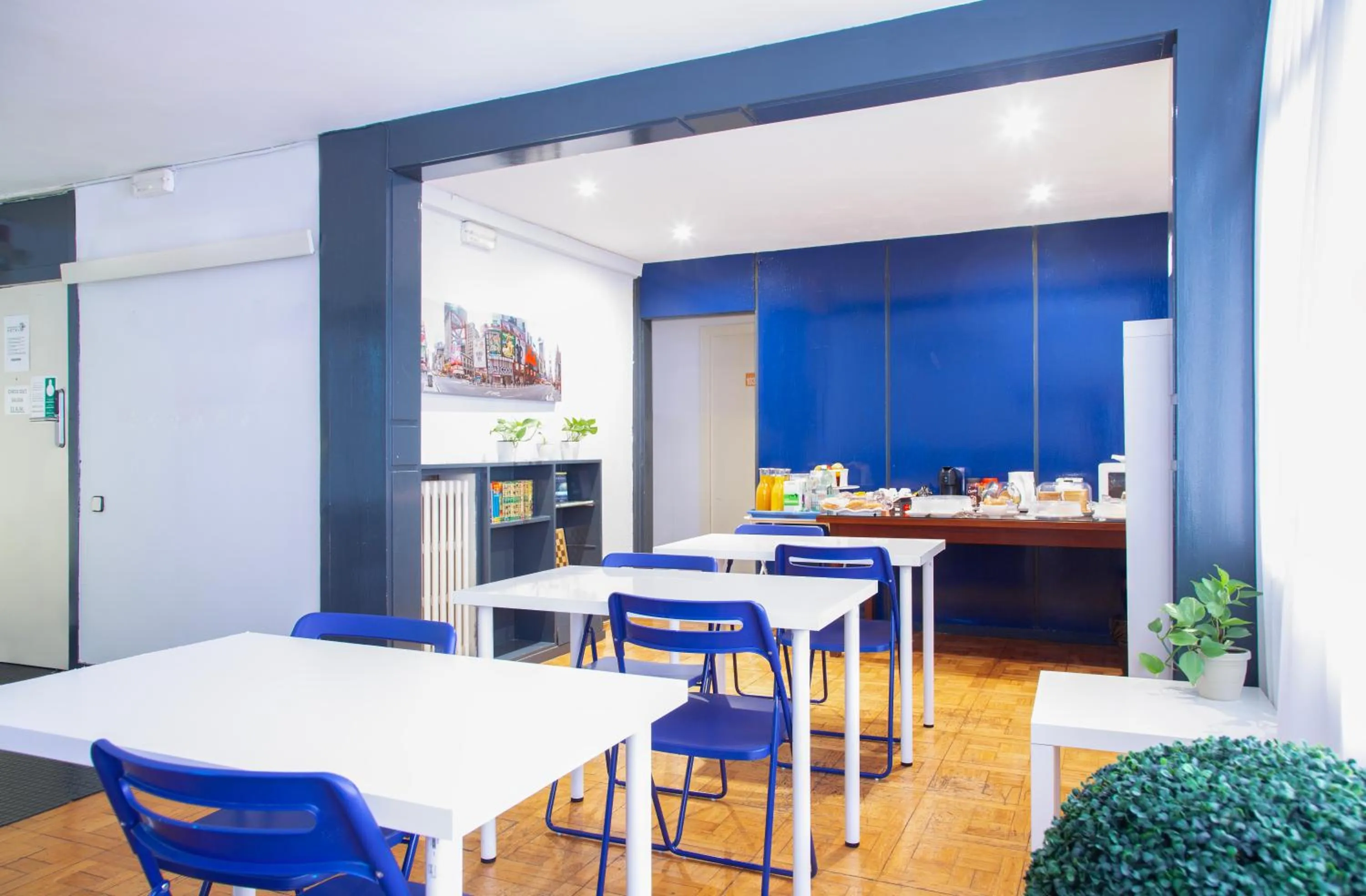 Barcelona City Street Hostal