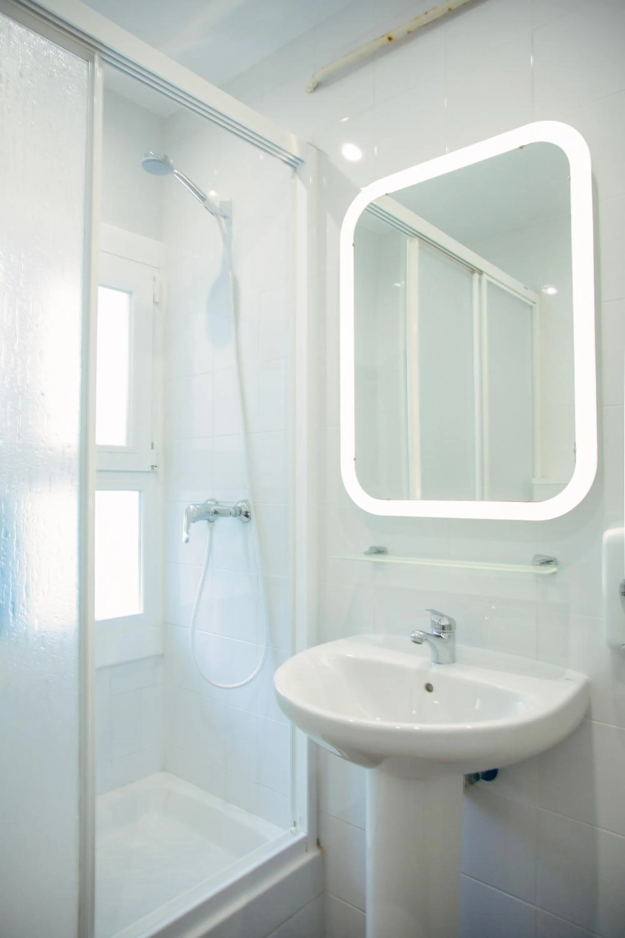 Barcelona City Street Hostal