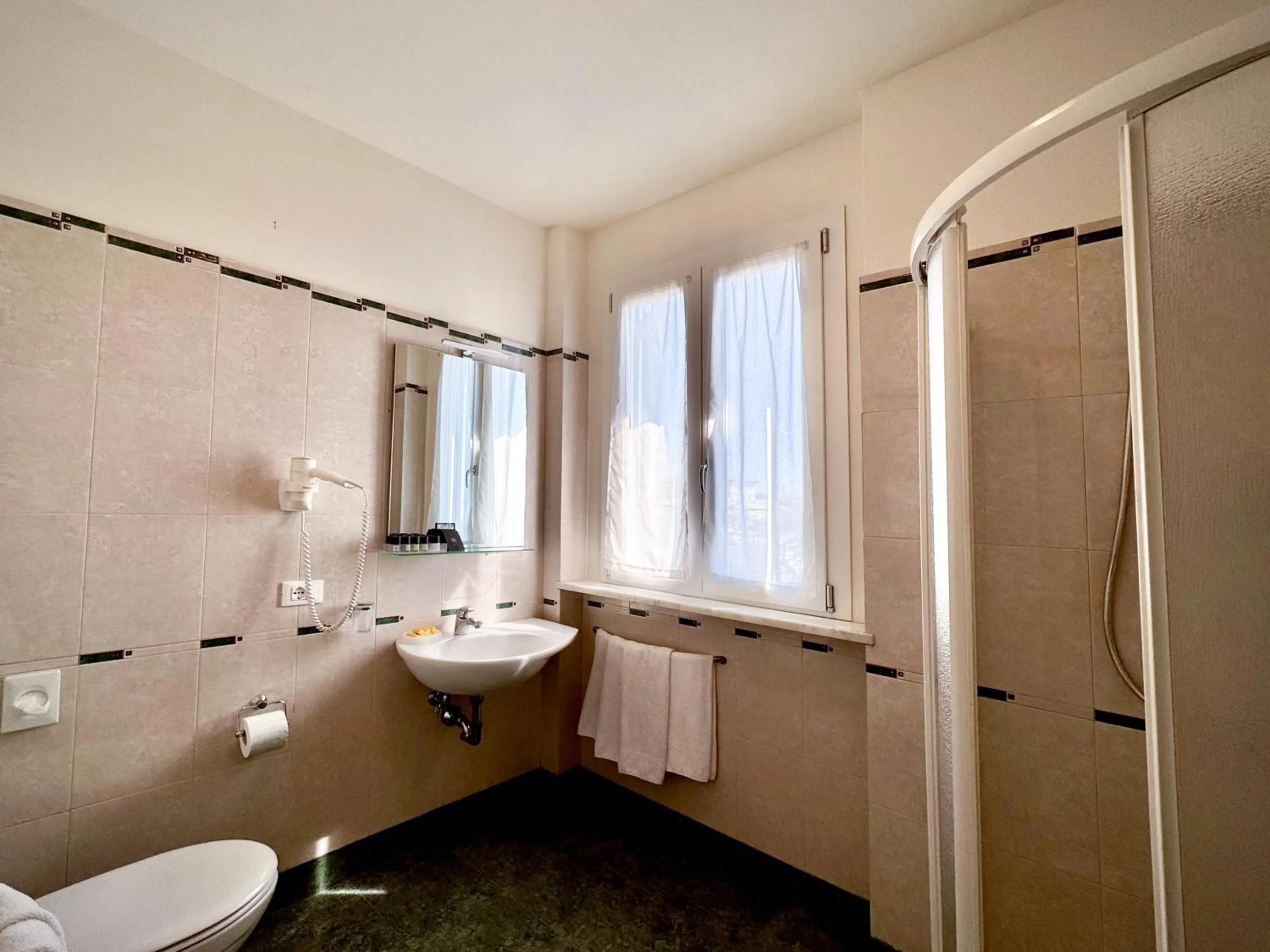 Bathroom in Hotel Bencista'