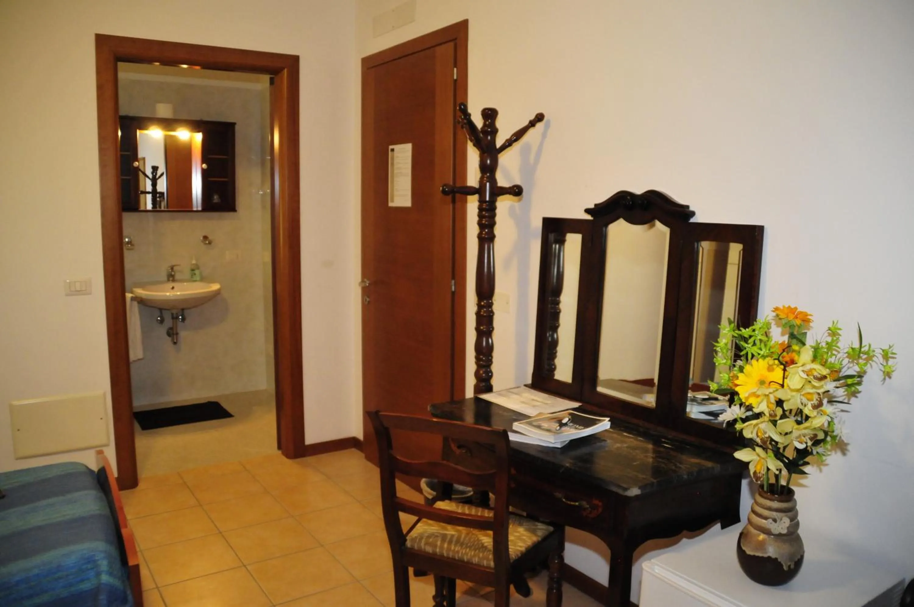 Photo of the whole room in Casablanca