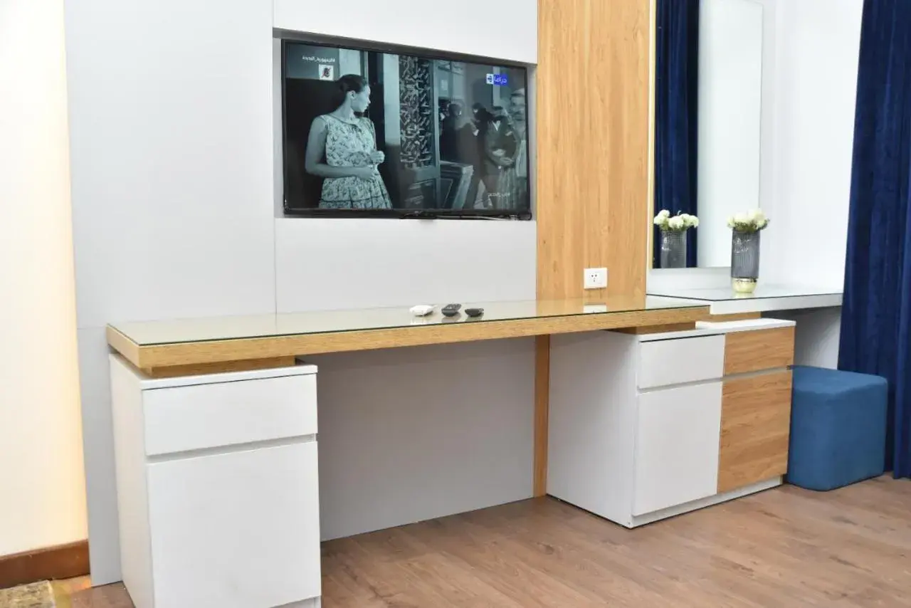 Deluxe Double or Twin Room with River View - single occupancy in Ultra Loaloa Nile Maadi Hotel Deluxe Double or Twin Room with River View - single occupancy in Ultra Loaloa Nile Maadi Hotel