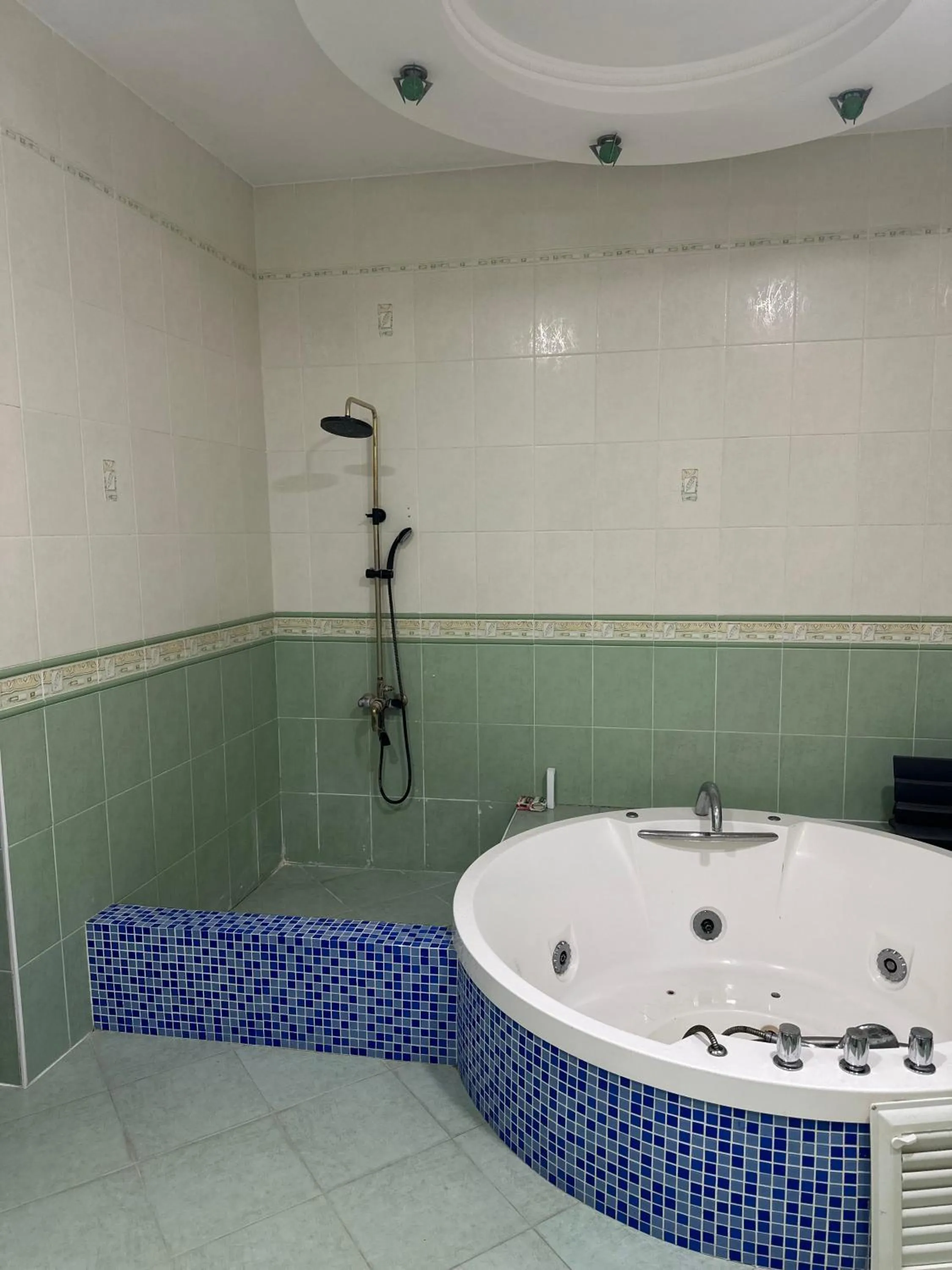 Inner courtyard view in May weather Resort Family G House