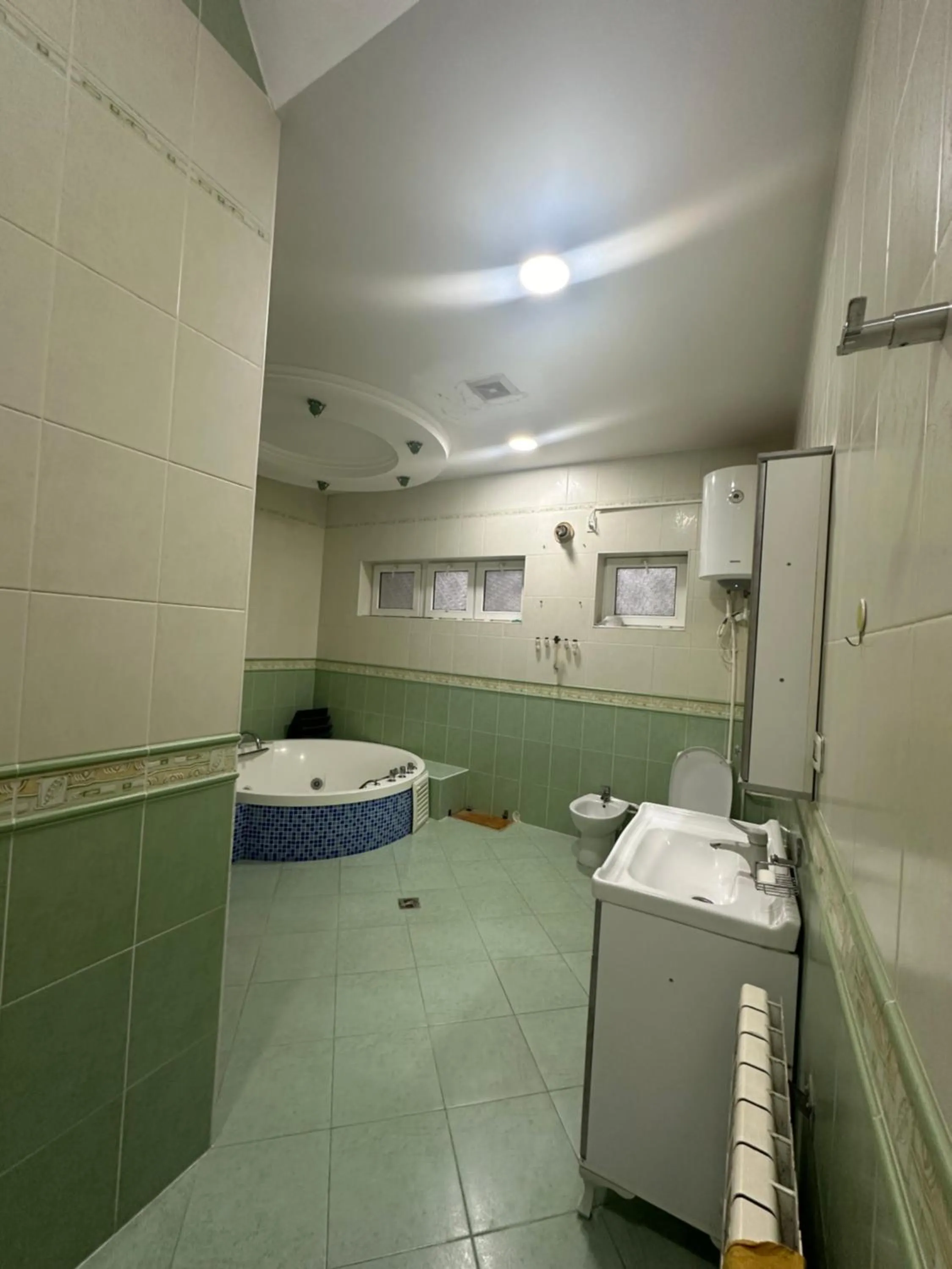 Shower in May weather Resort Family G House