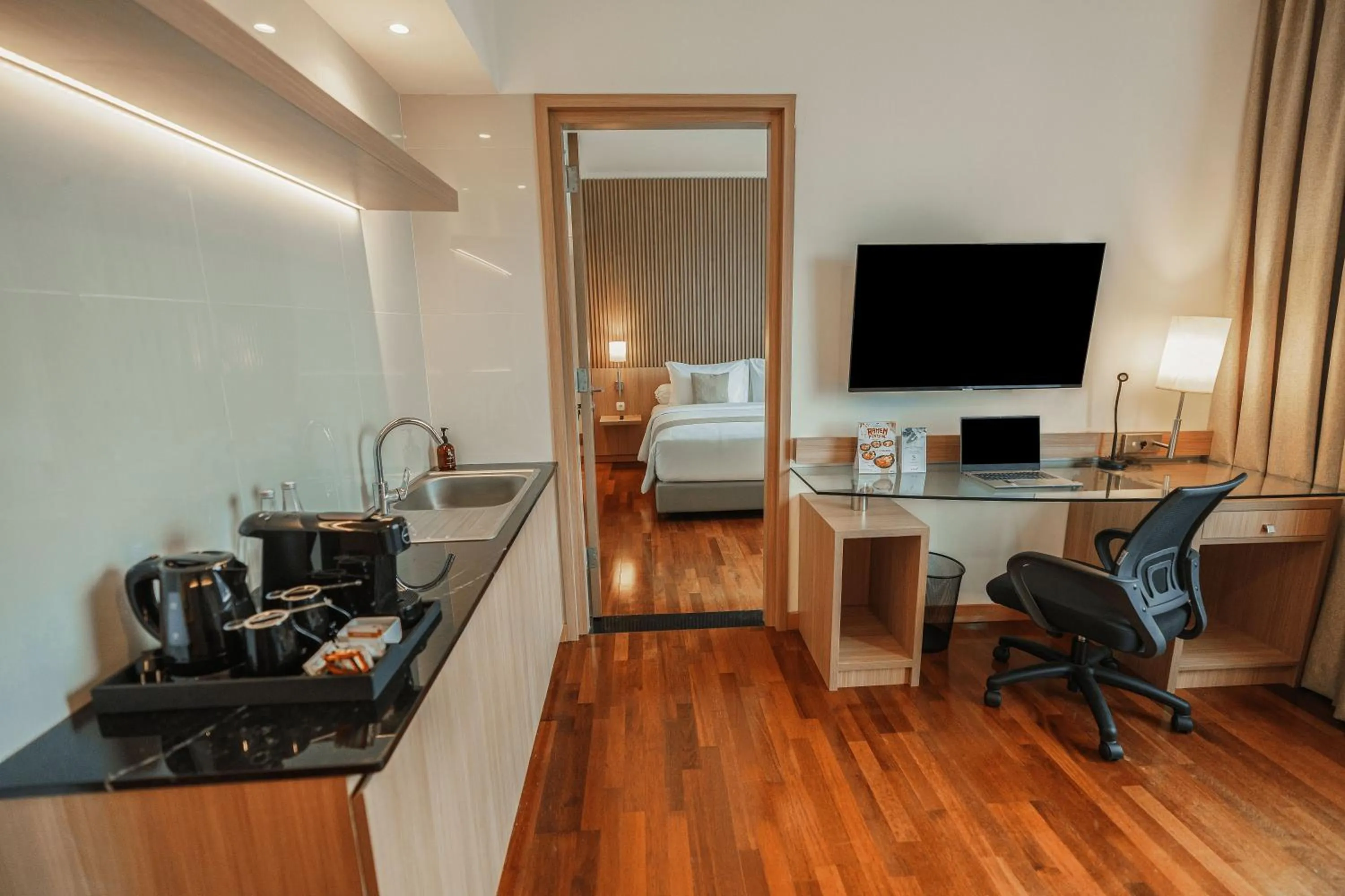 Kitchen or kitchenette in Hotel KIMAYA Slipi Jakarta By HARRIS