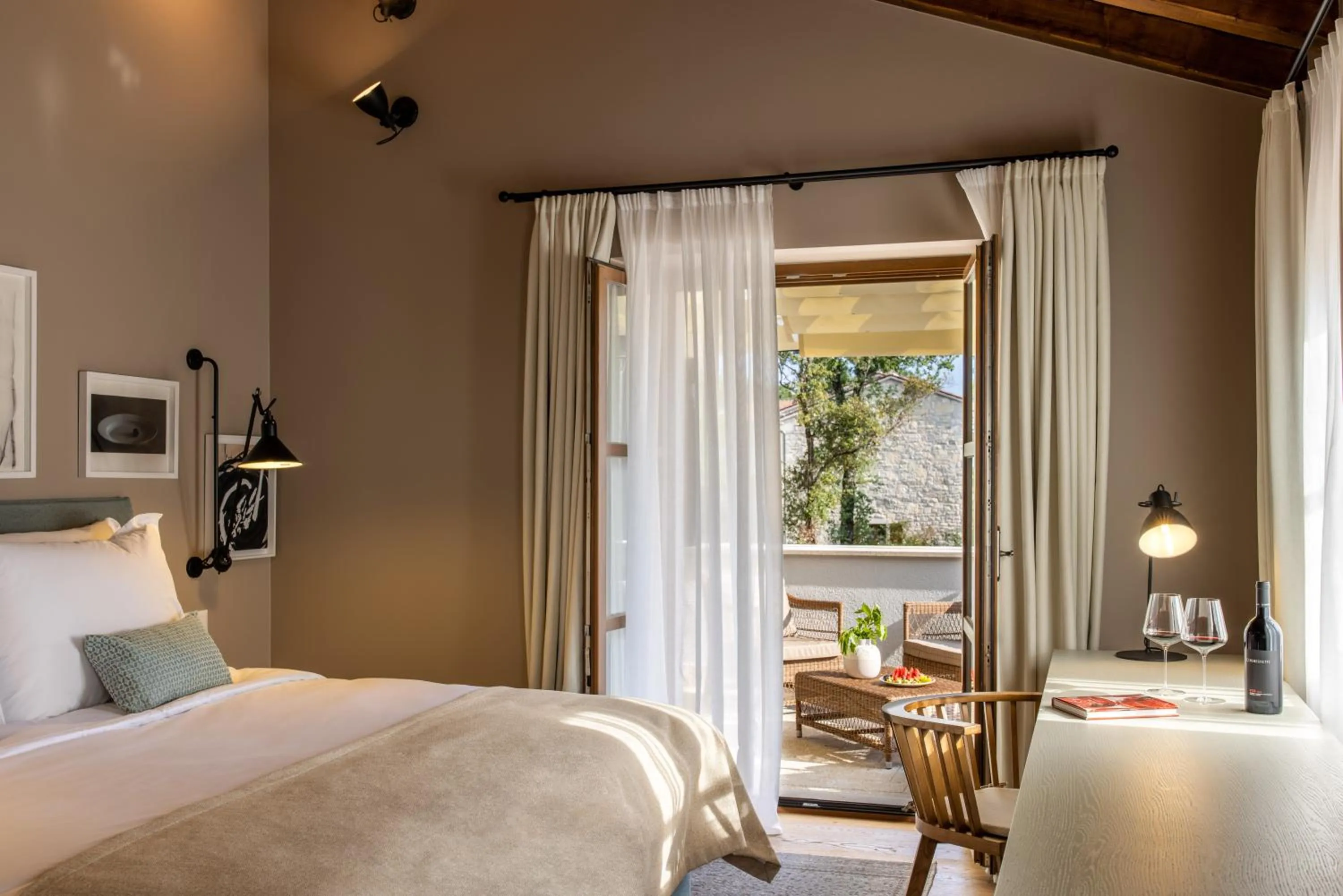 Bedroom, Bed in Meneghetti Wine Hotel and Winery - Relais & Chateaux