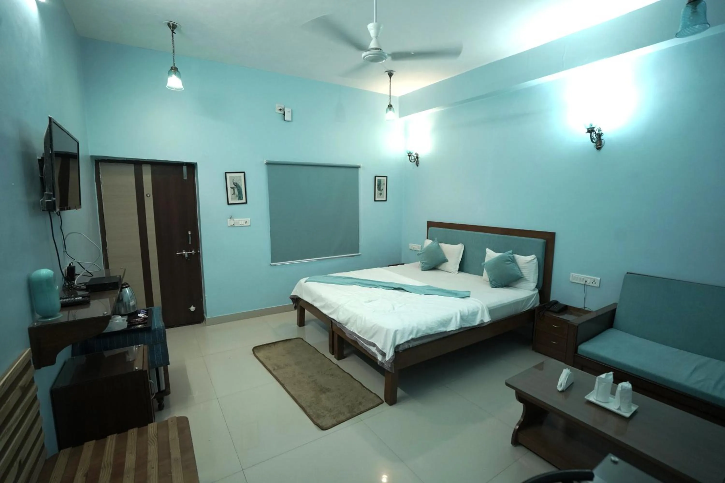 Bedroom, Bed in Devendragarh Palace - Luxury Paying Guest House