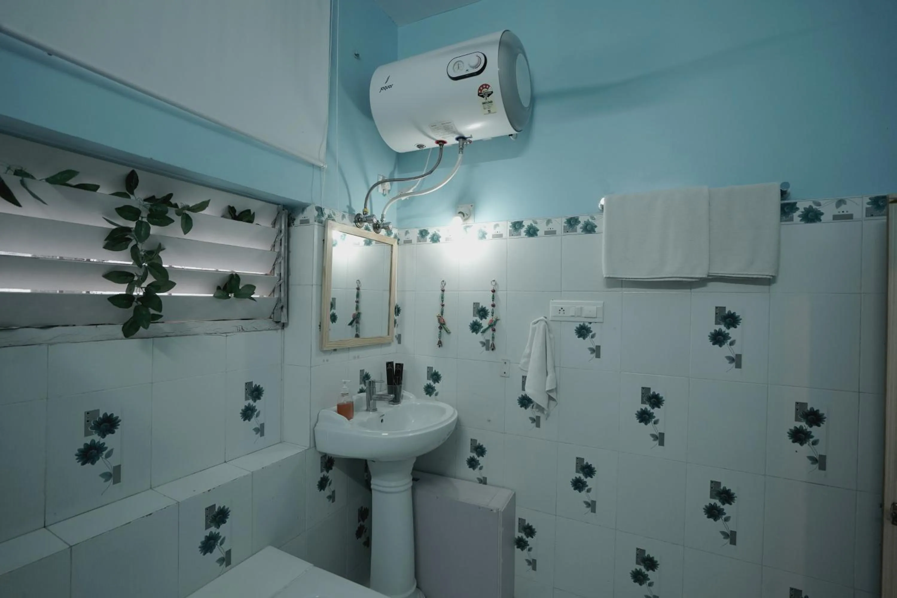 Bathroom in Devendragarh Palace - Luxury Paying Guest House