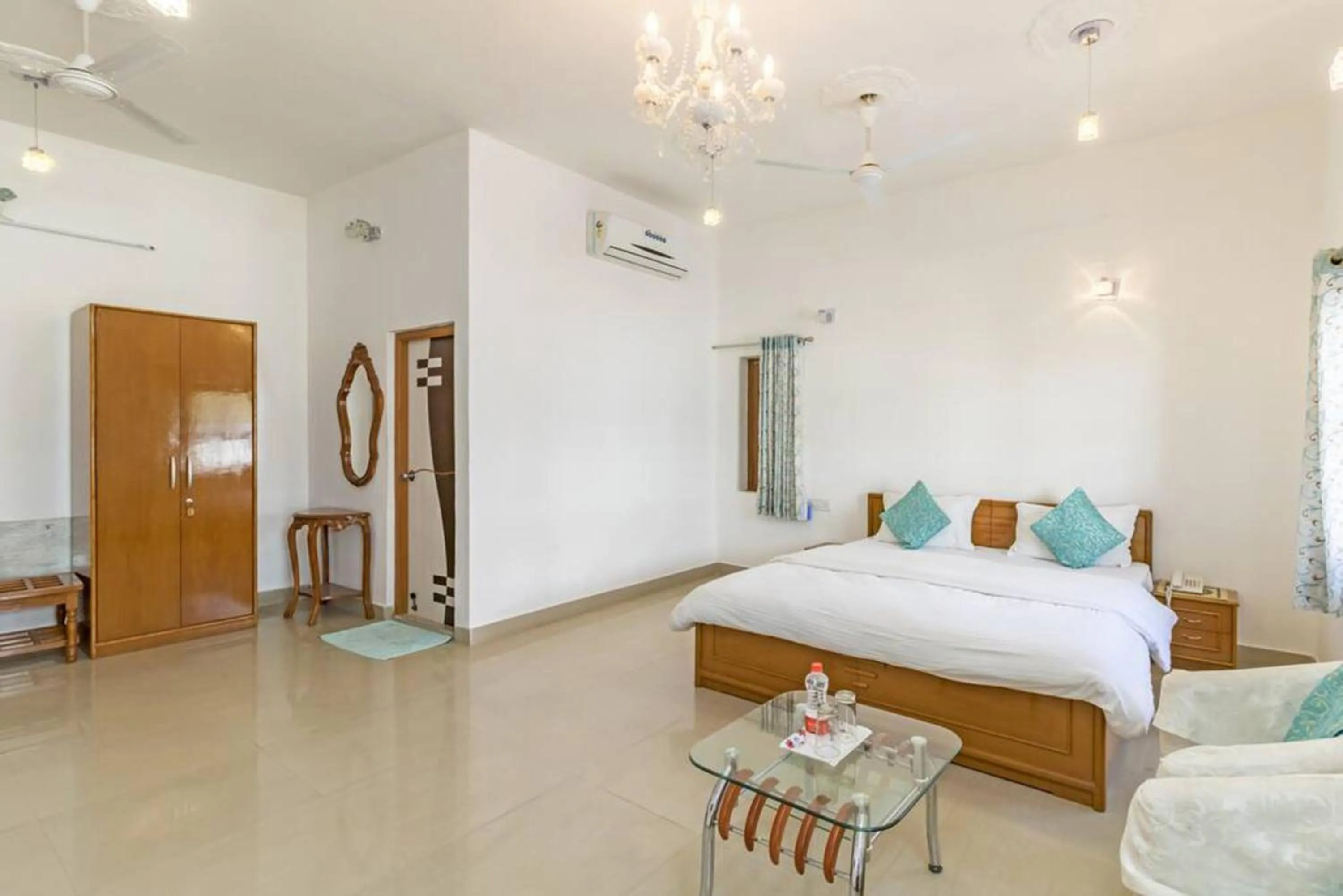 Bed in Devendragarh Palace - Luxury Paying Guest House
