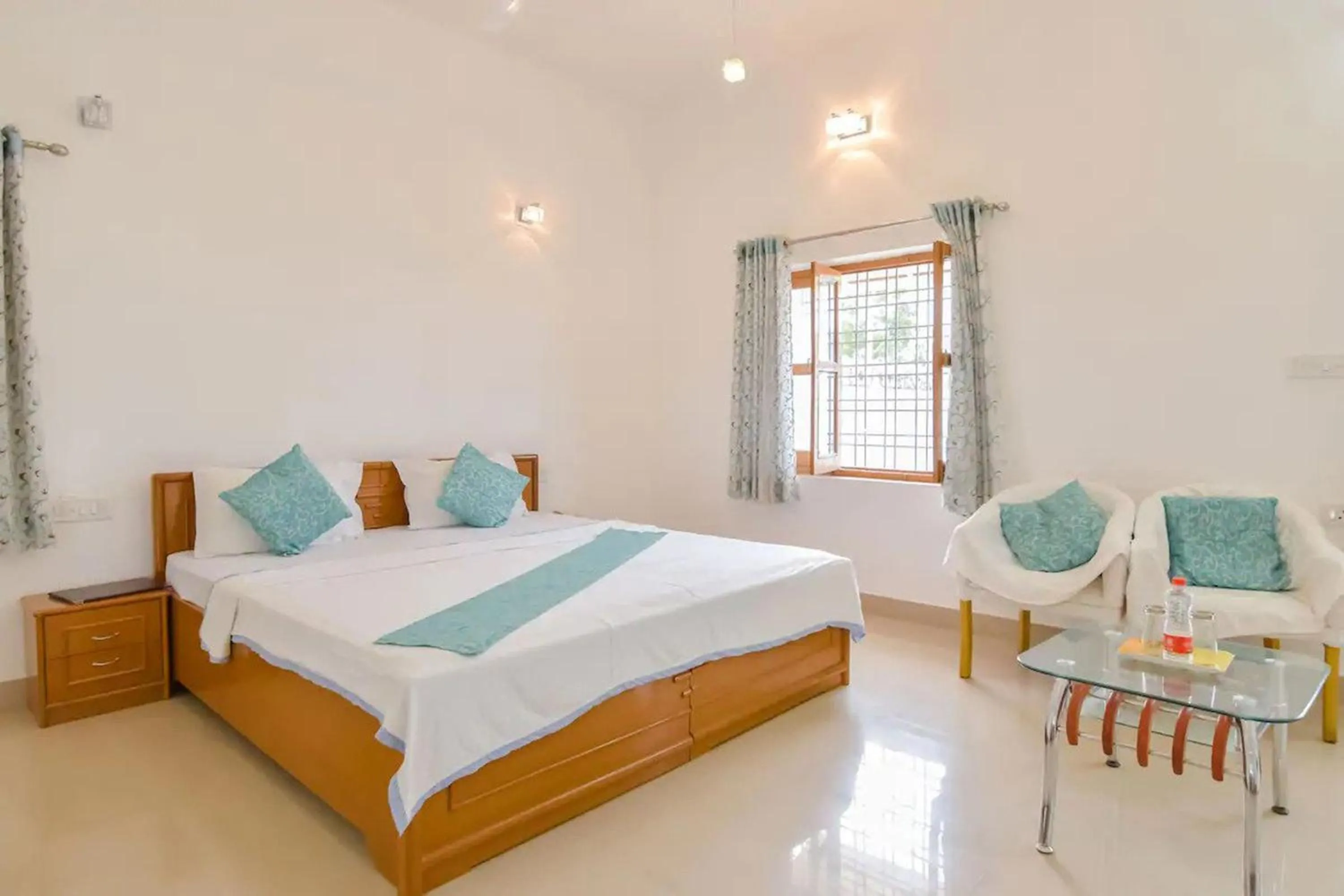 Bed in Devendragarh Palace - Luxury Paying Guest House