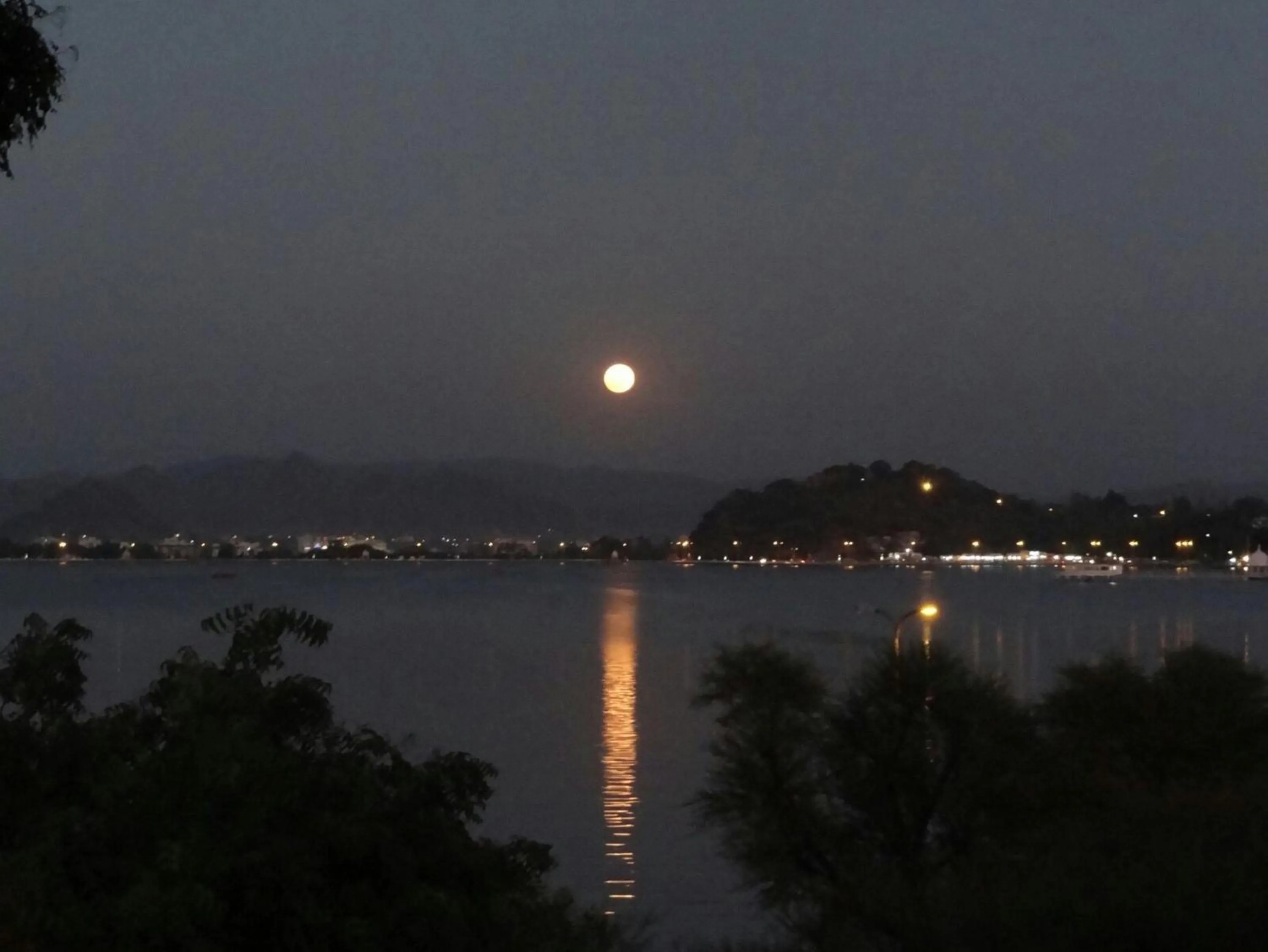 Lake view in Devendragarh Palace - Luxury Paying Guest House