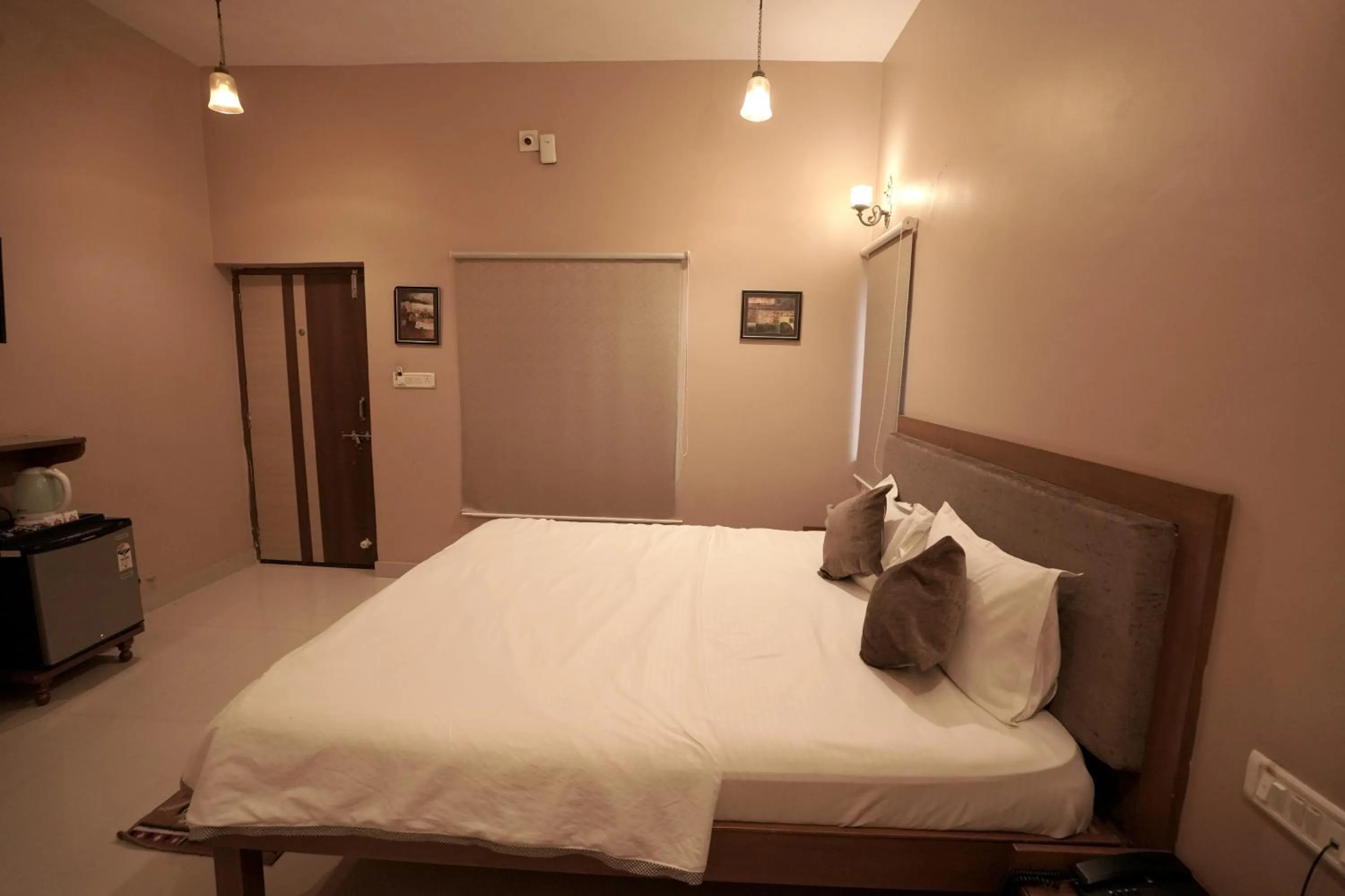 Bedroom, Bed in Devendragarh Palace - Luxury Paying Guest House