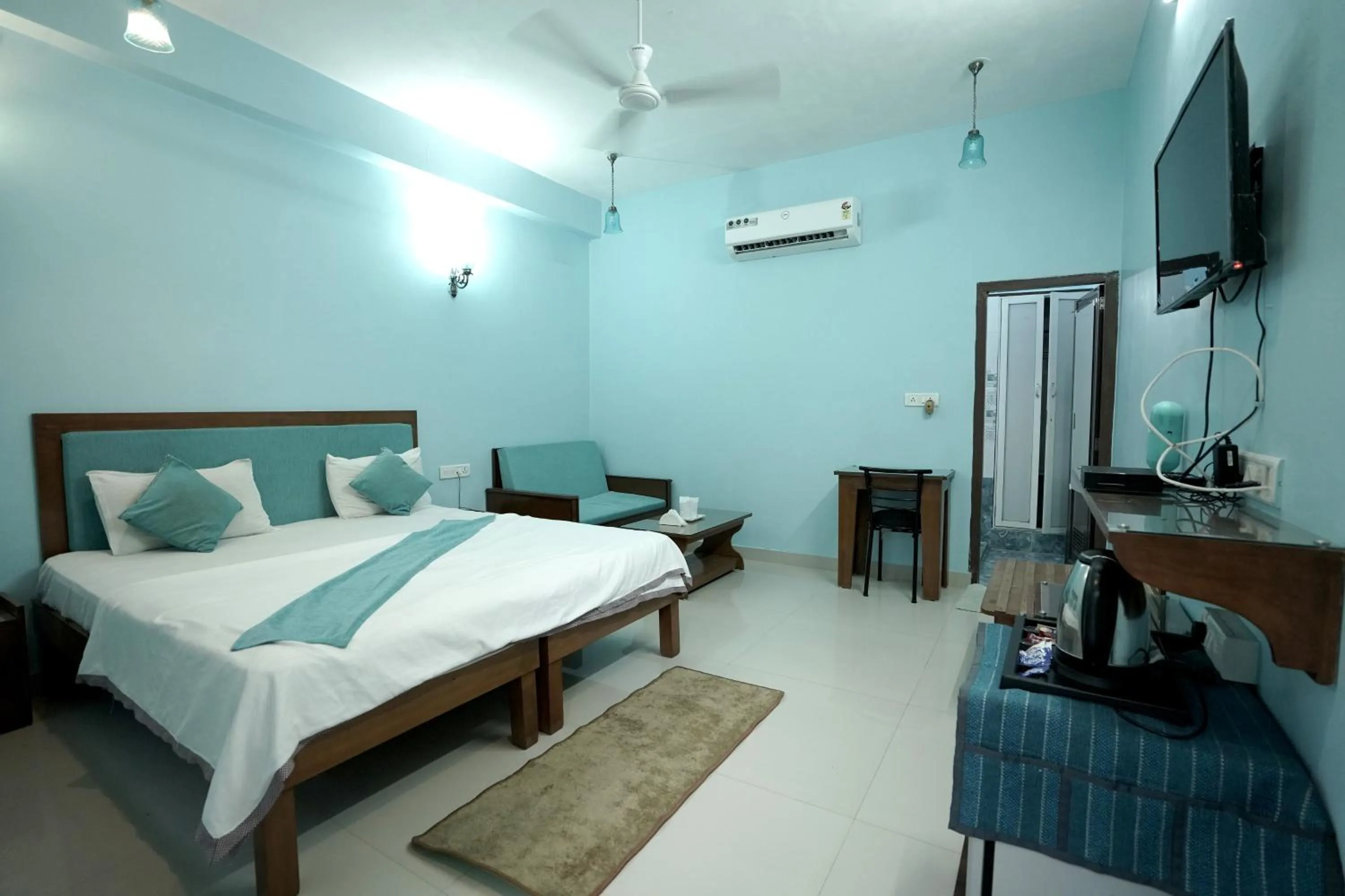 Photo of the whole room, Bed in Devendragarh Palace - Luxury Paying Guest House