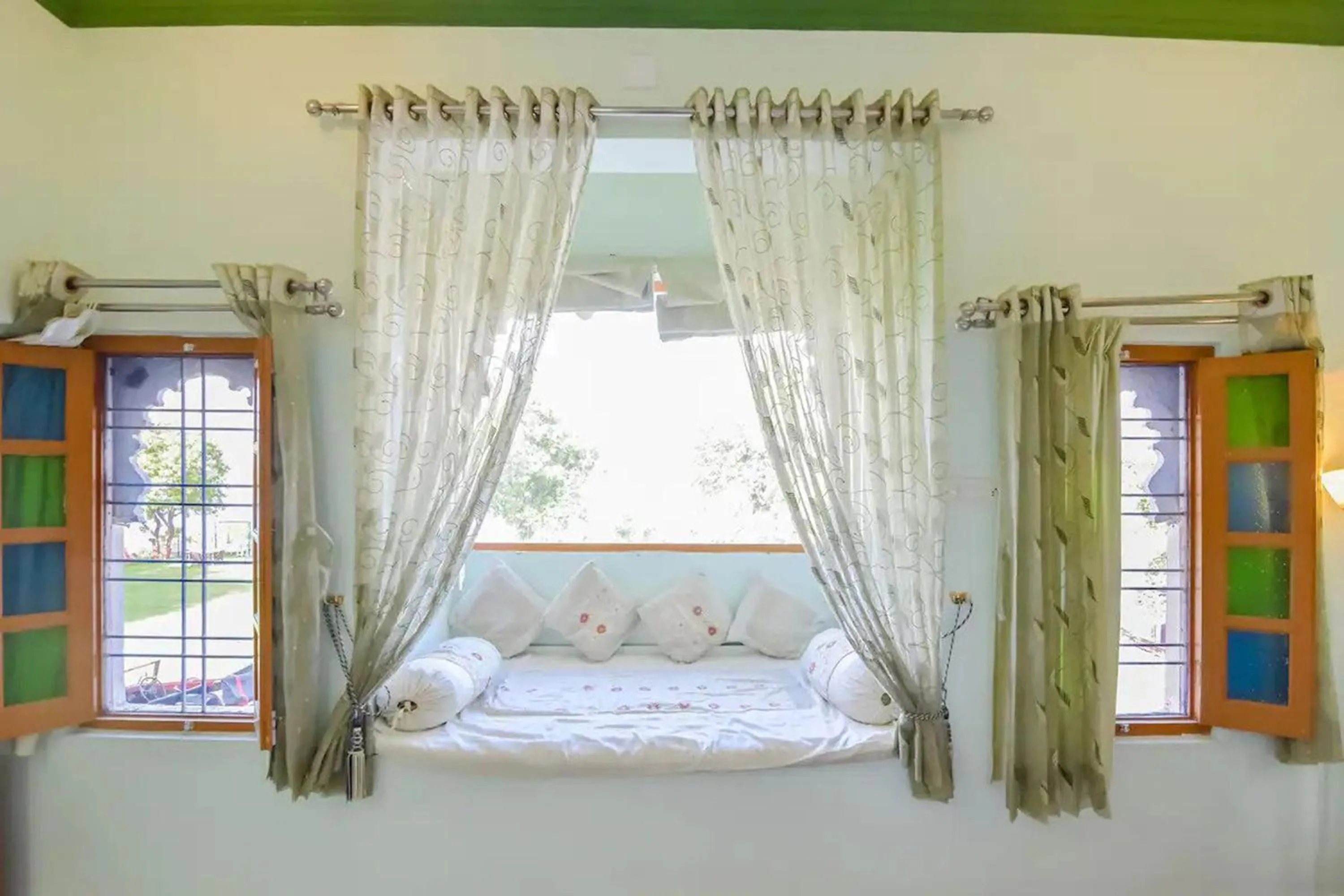 Bed in Devendragarh Palace - Luxury Paying Guest House