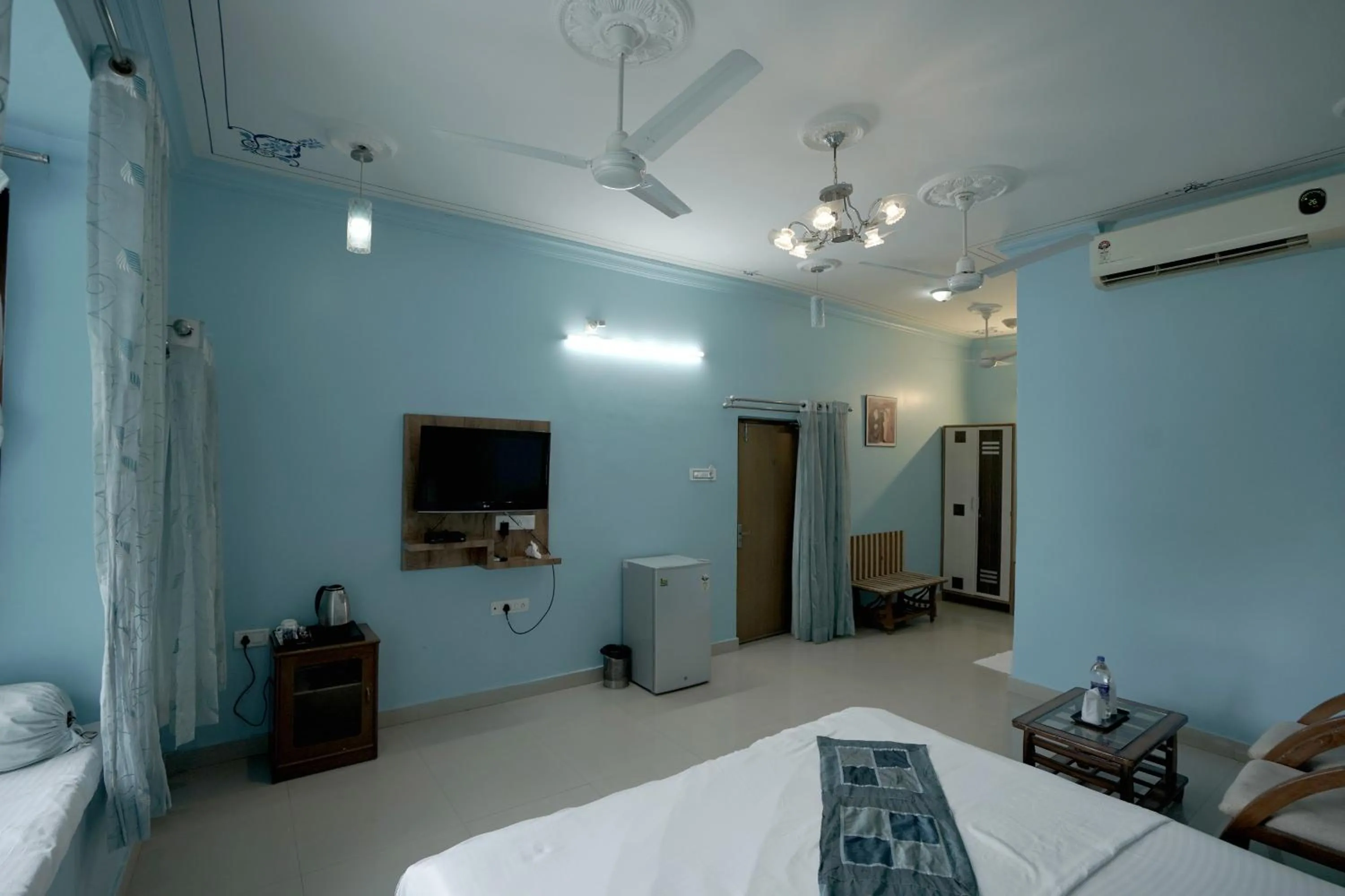 Photo of the whole room, Bed in Devendragarh Palace - Luxury Paying Guest House