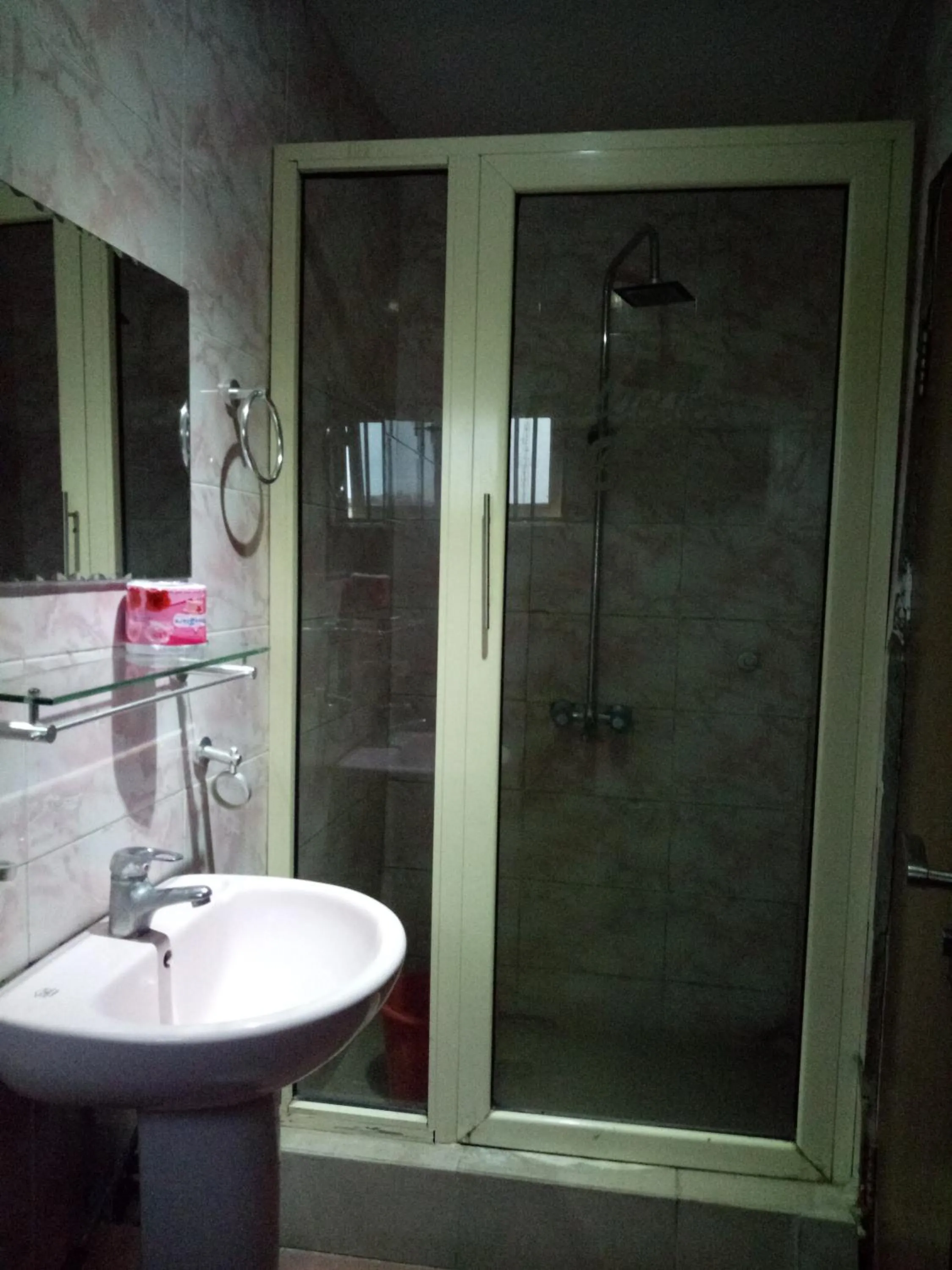 Shower in Pulville Boulevard