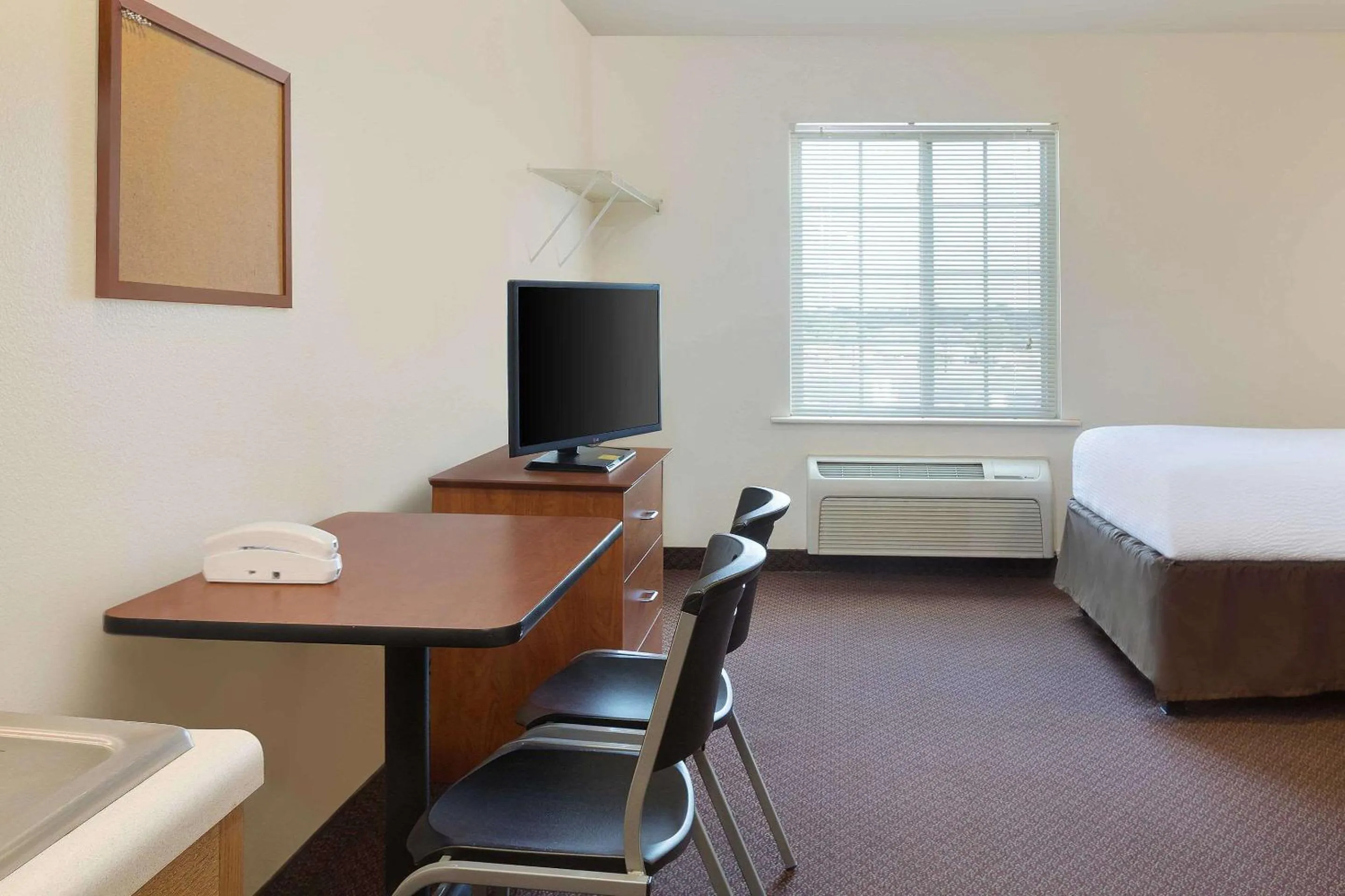 Photo of the whole room, Bed in WoodSpring Suites Tyler Rose Garden