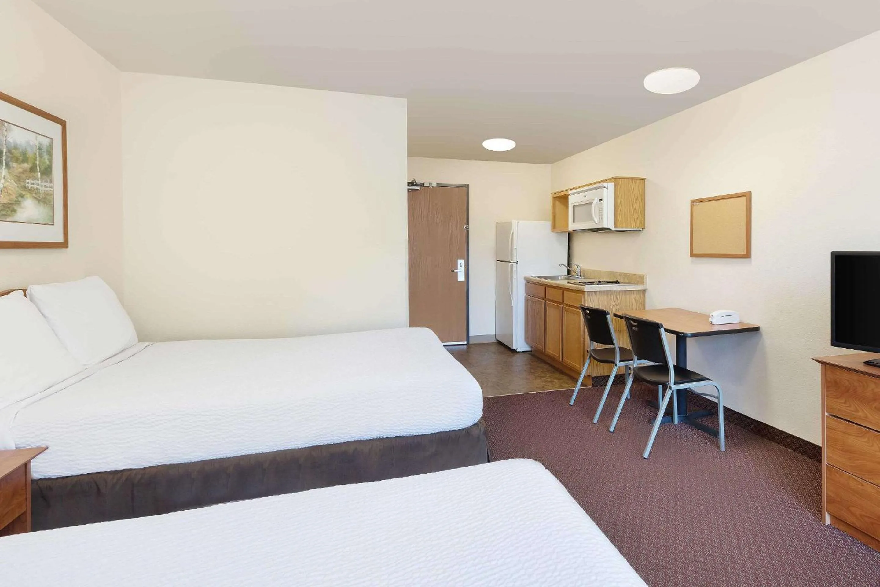 Photo of the whole room, Bed in WoodSpring Suites Tyler Rose Garden