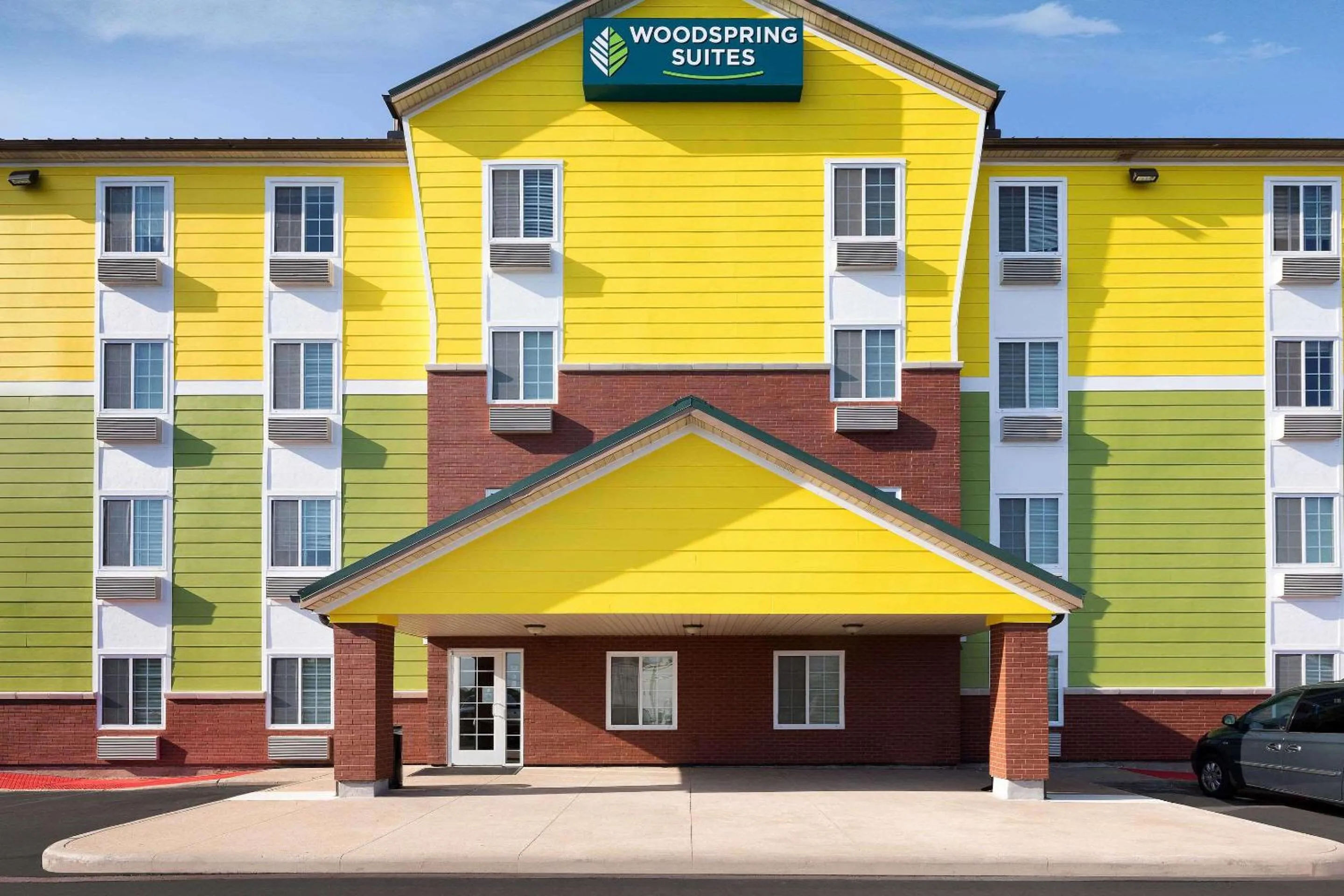 Property building in WoodSpring Suites Tyler Rose Garden