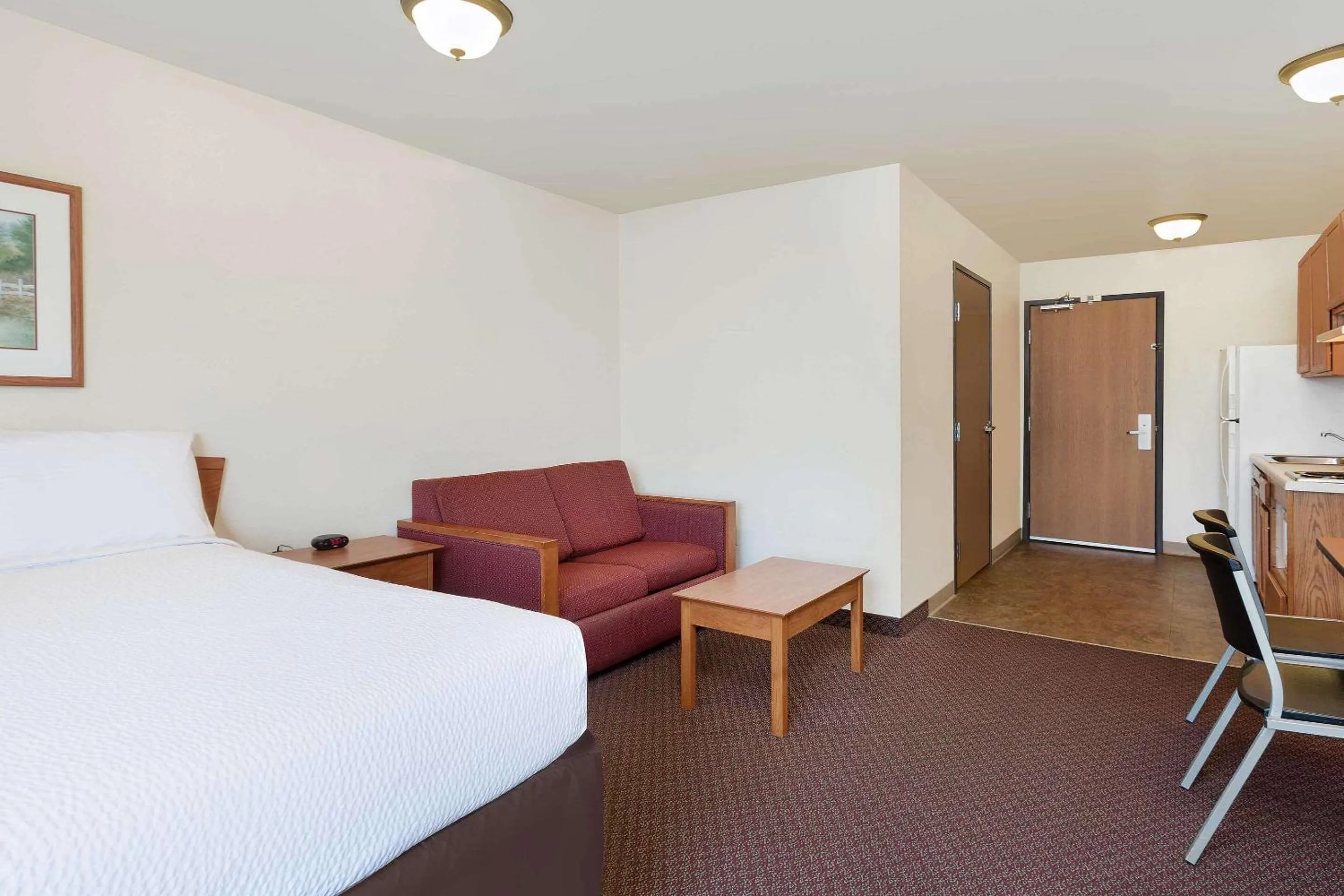 Photo of the whole room, Bed in WoodSpring Suites Tyler Rose Garden