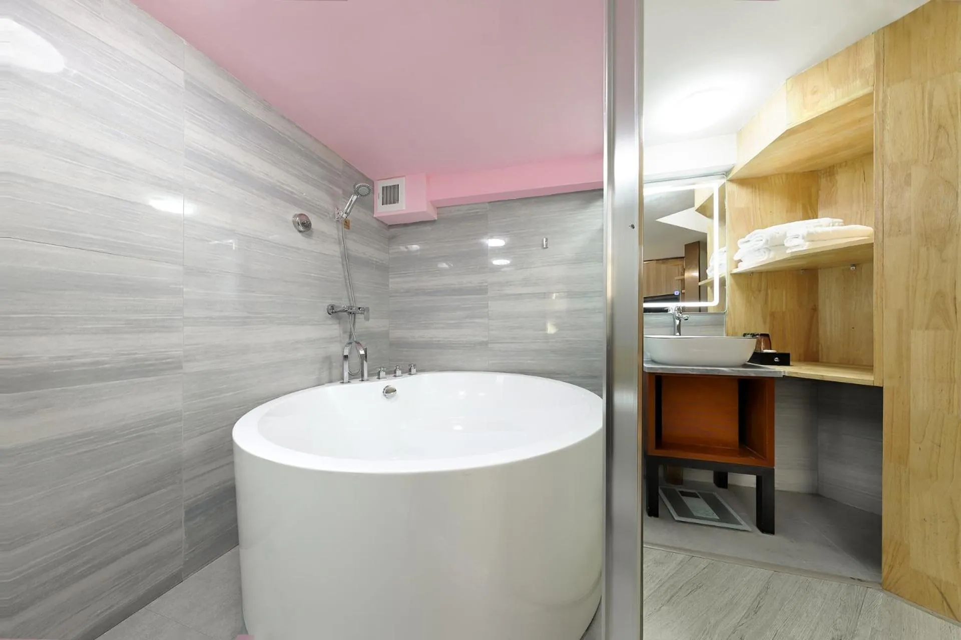 Bathroom in Mengguo Hotel Pudong Airport