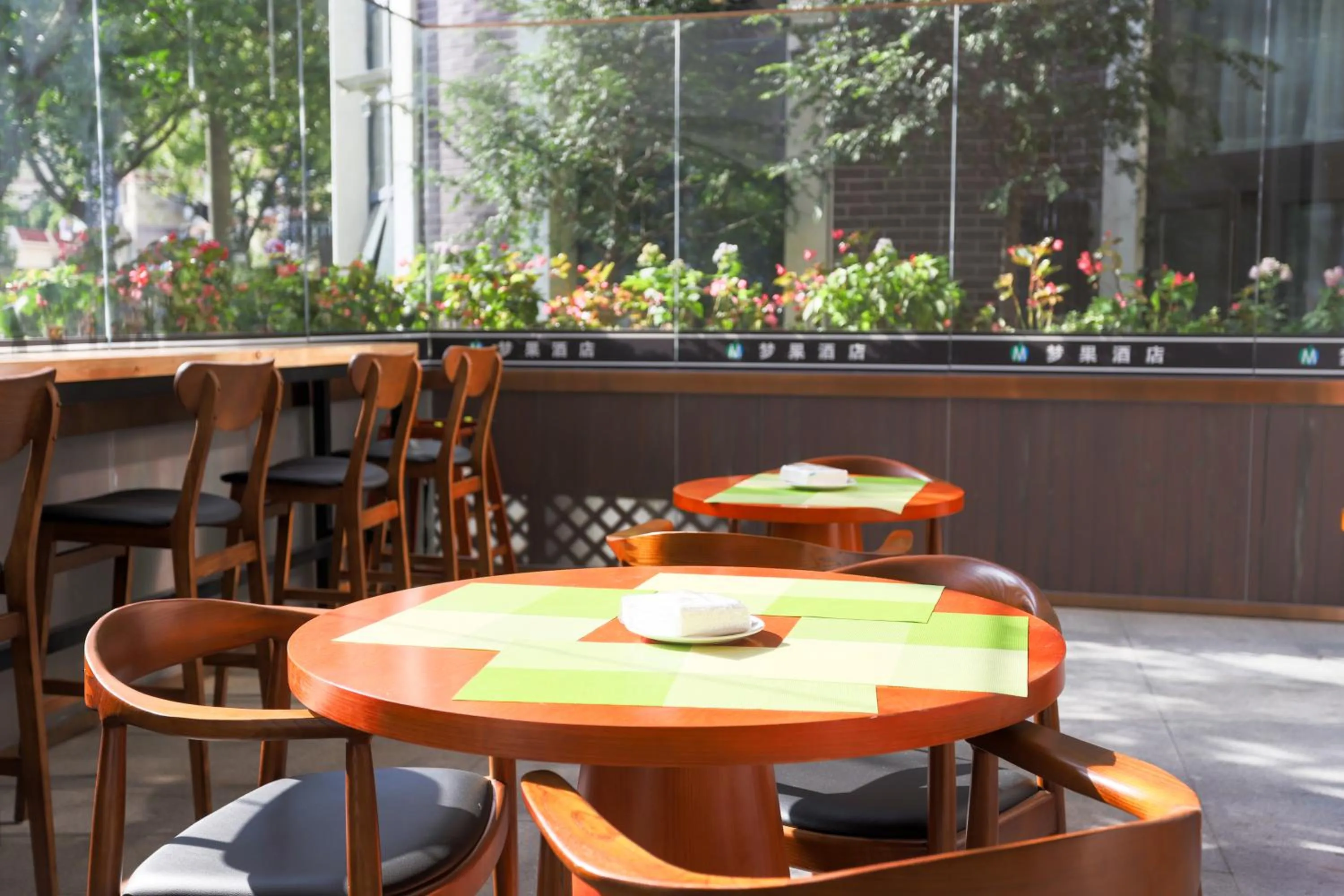 Restaurant/places to eat in Mengguo Hotel Pudong Airport