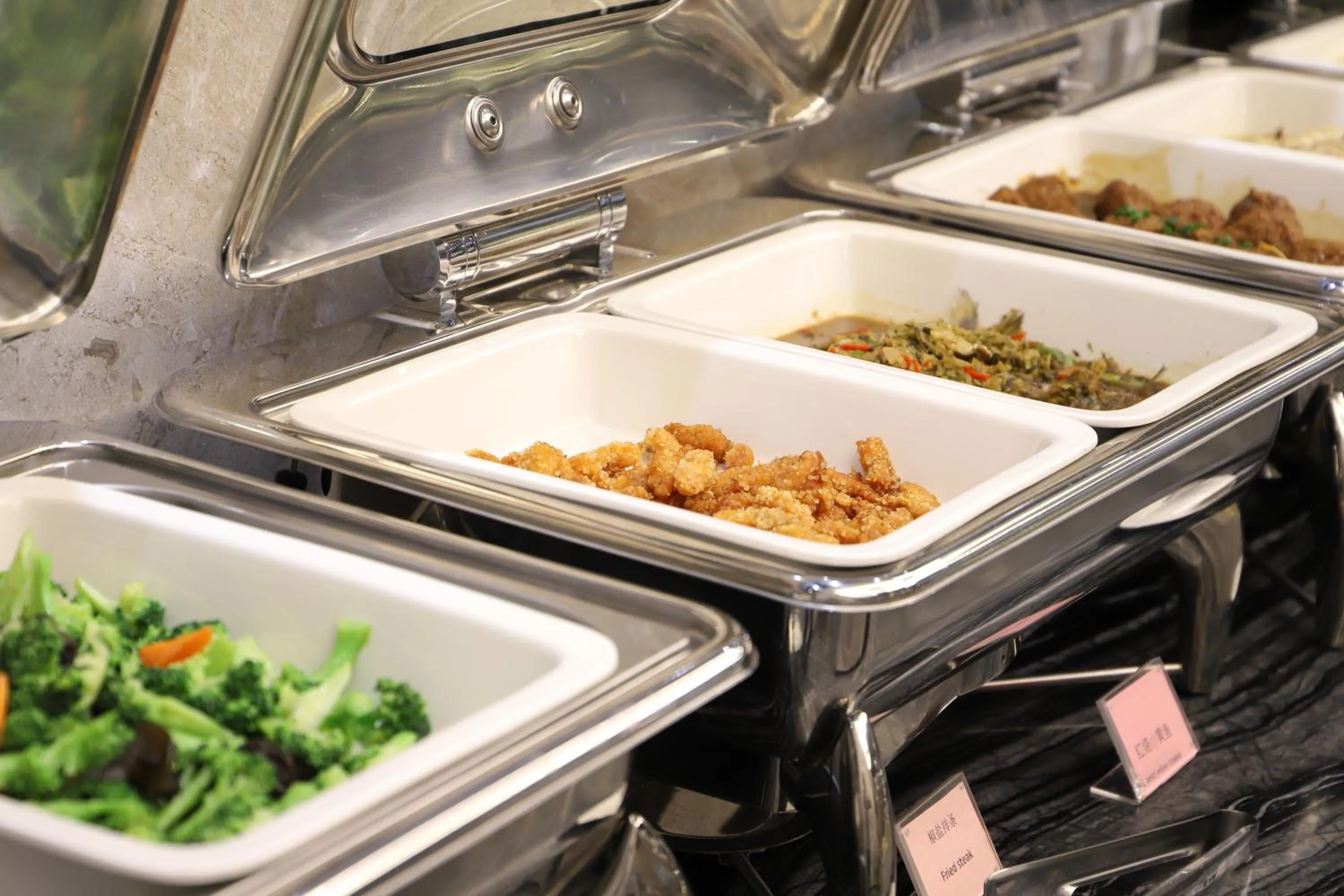 Buffet breakfast in Mengguo Hotel Pudong Airport