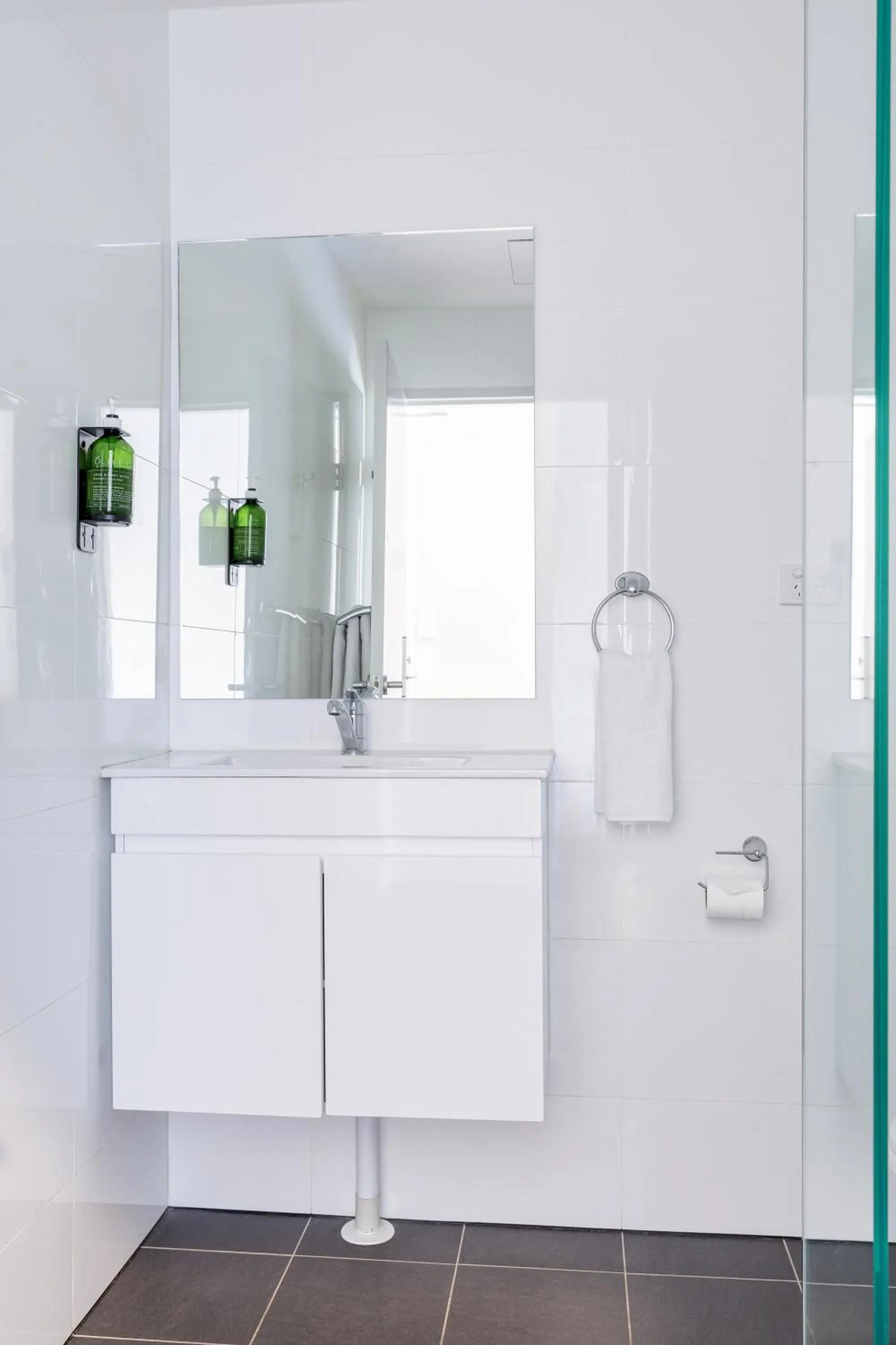 Bathroom in Kingsgrove Hotel