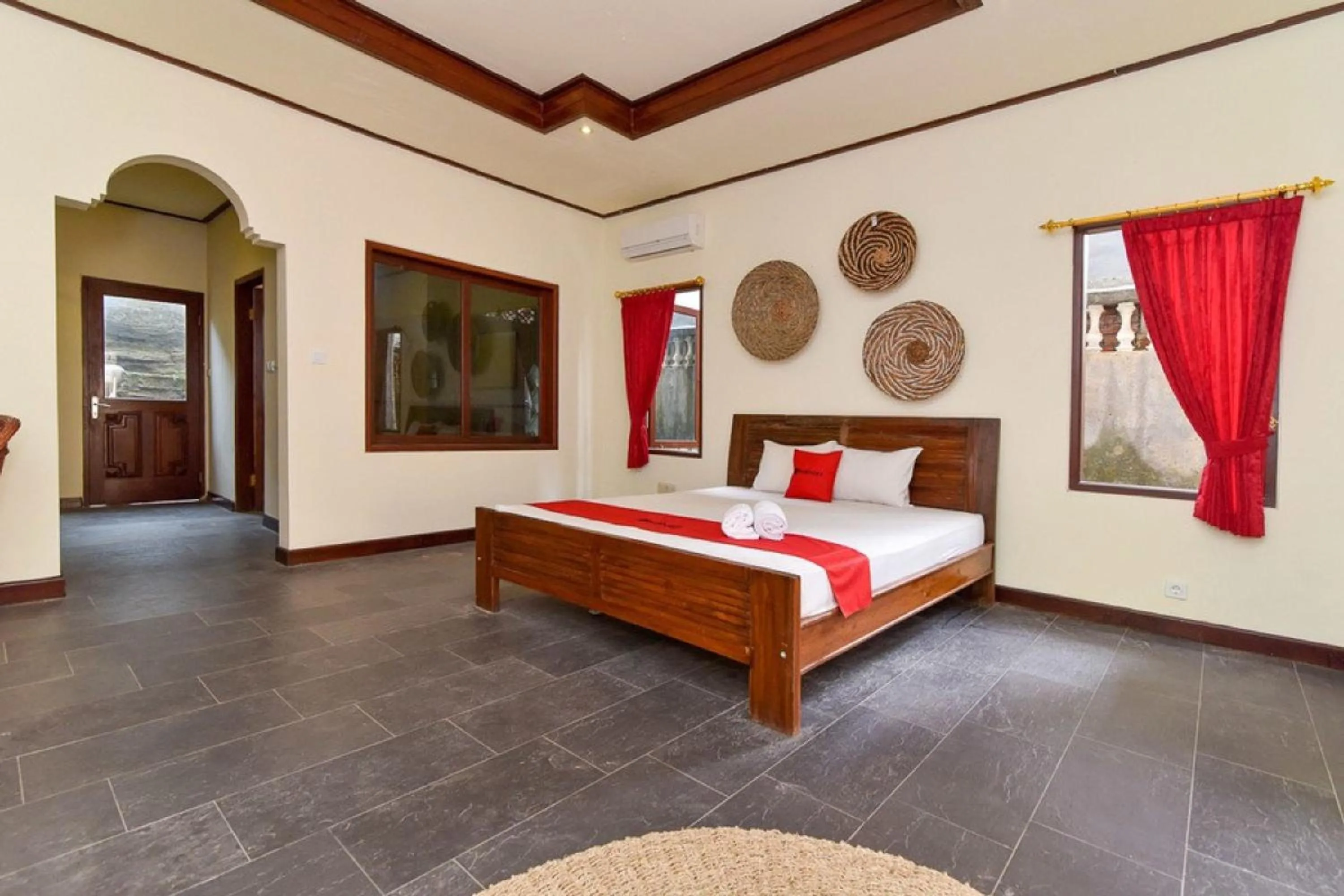 Bed in RedDoorz Plus near Seminyak Square