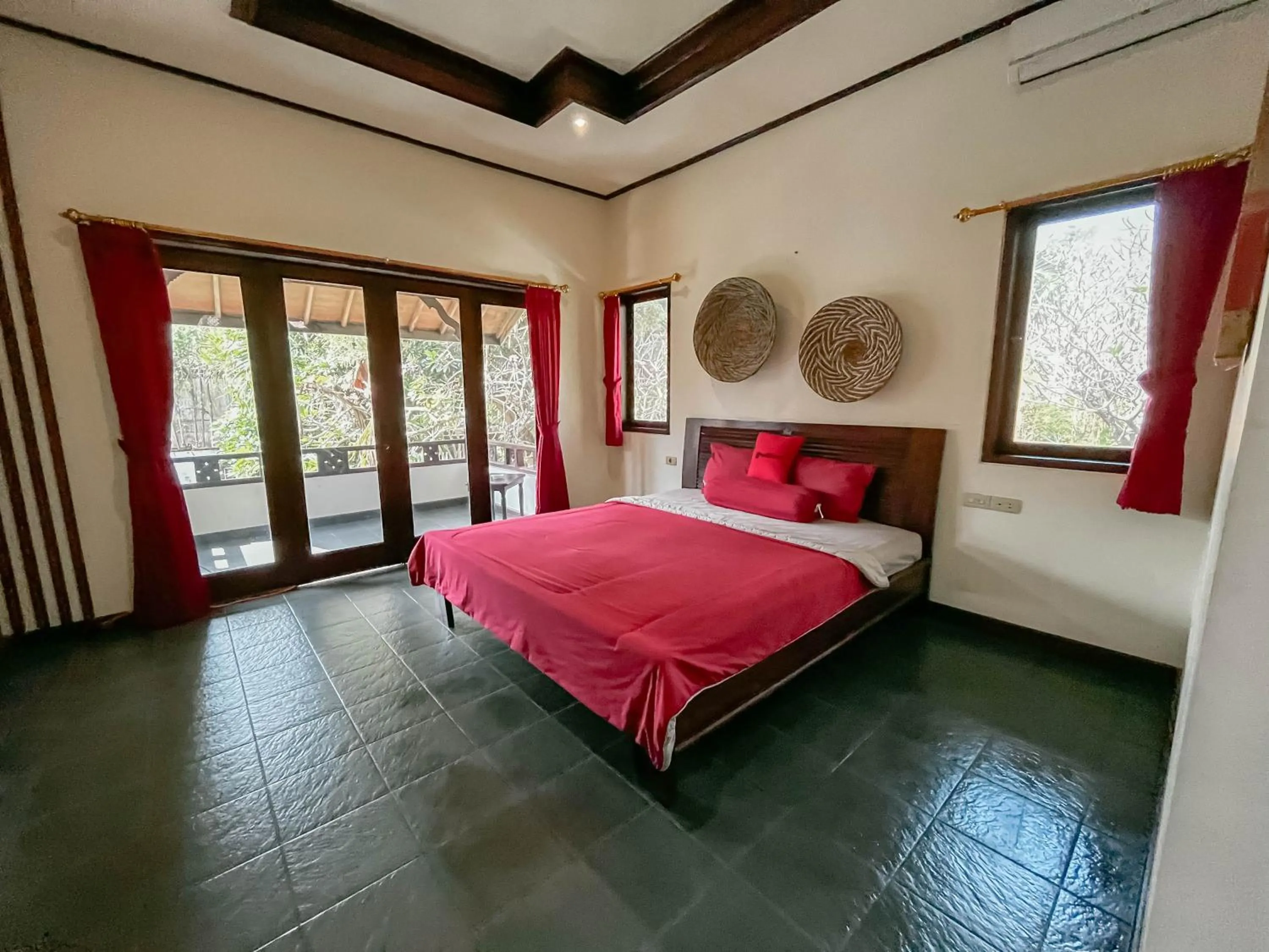 Bed in RedDoorz Plus near Seminyak Square