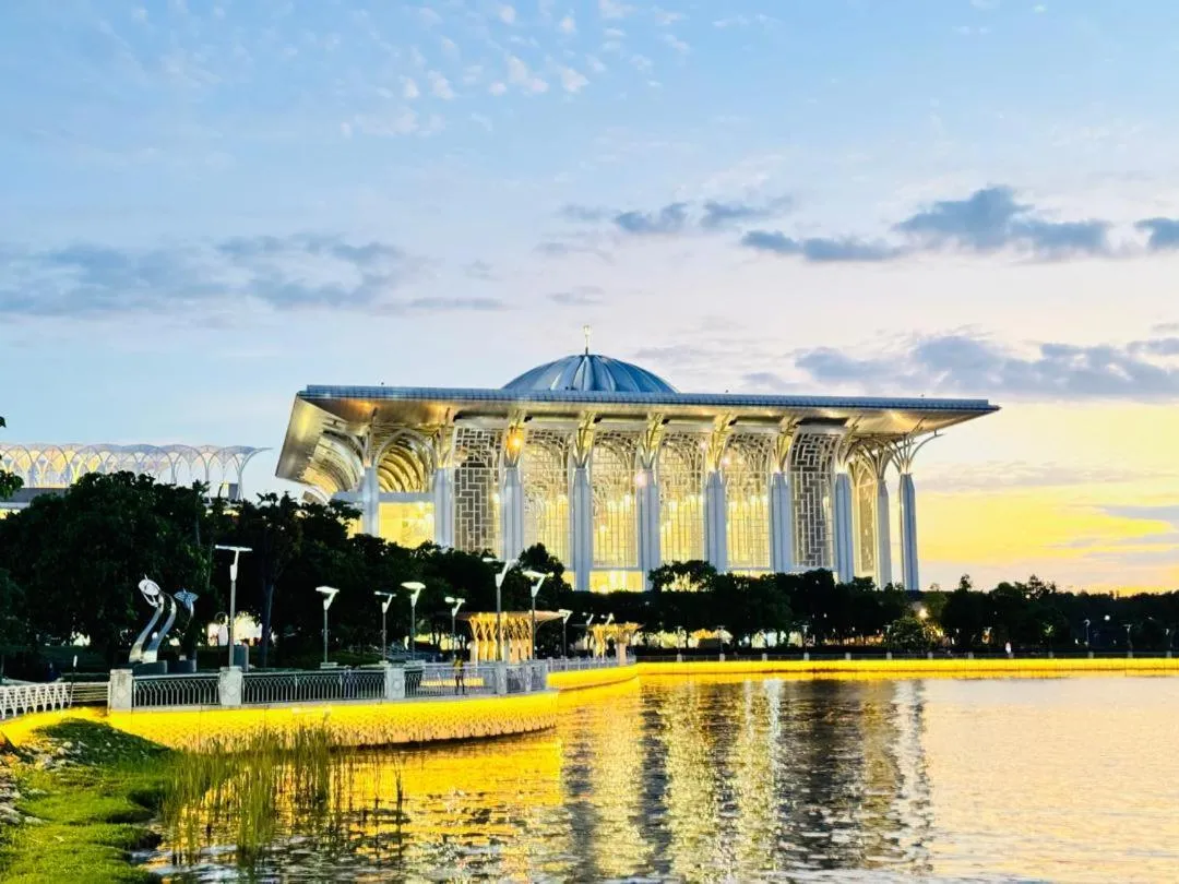 Enclave Business Hotel