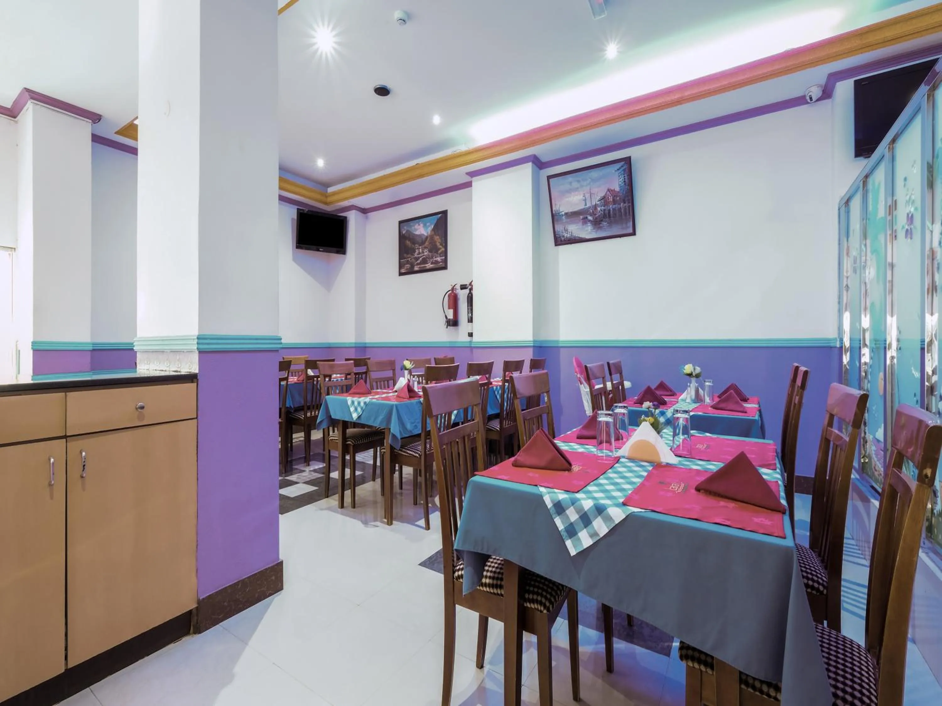 Restaurant/places to eat in Al Rayan Hotel