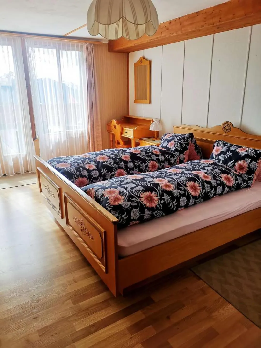 Bed in Self- Check- In Hotel Regina Beatenberg