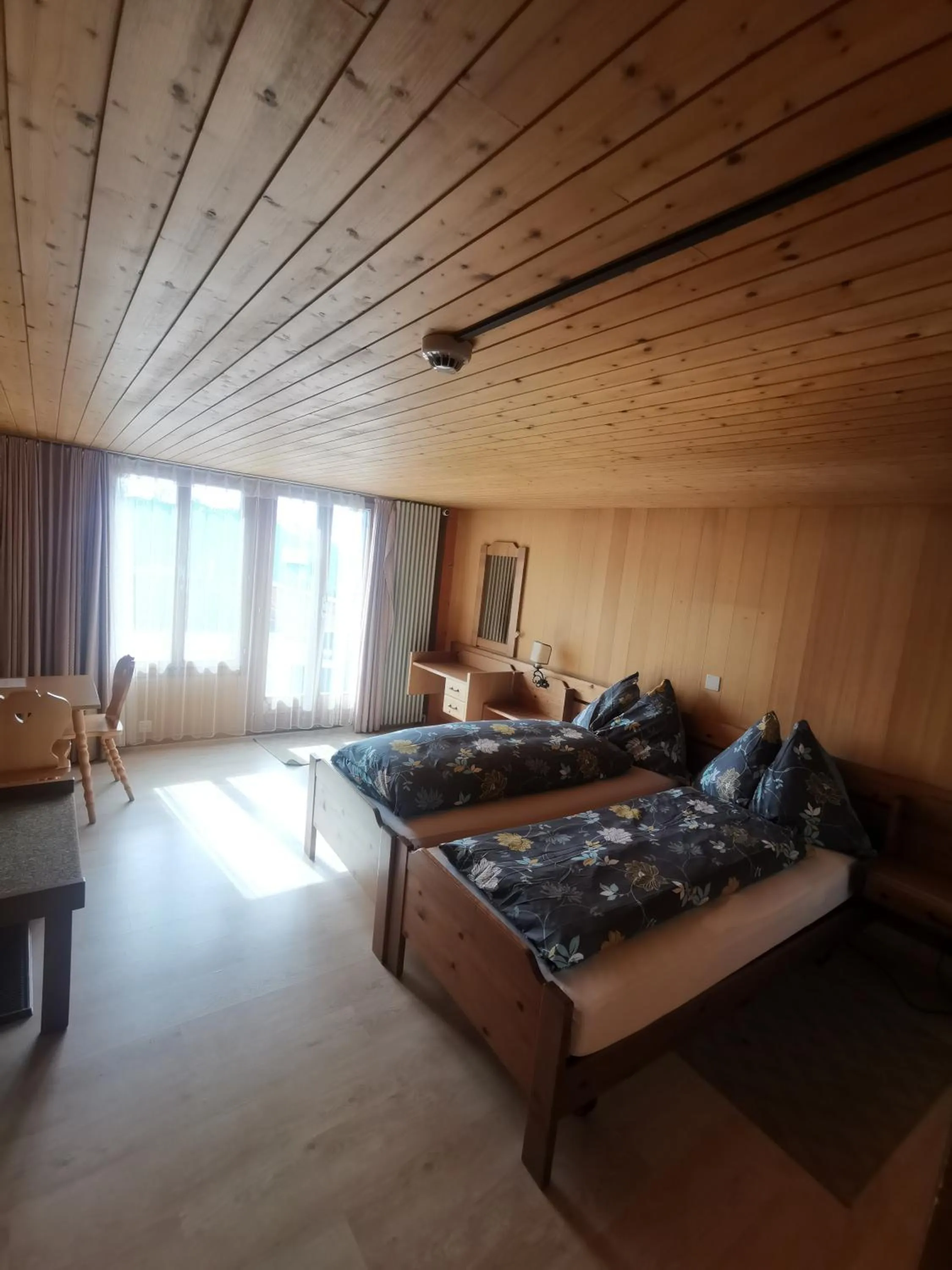 Bed in Self- Check- In Hotel Regina Beatenberg