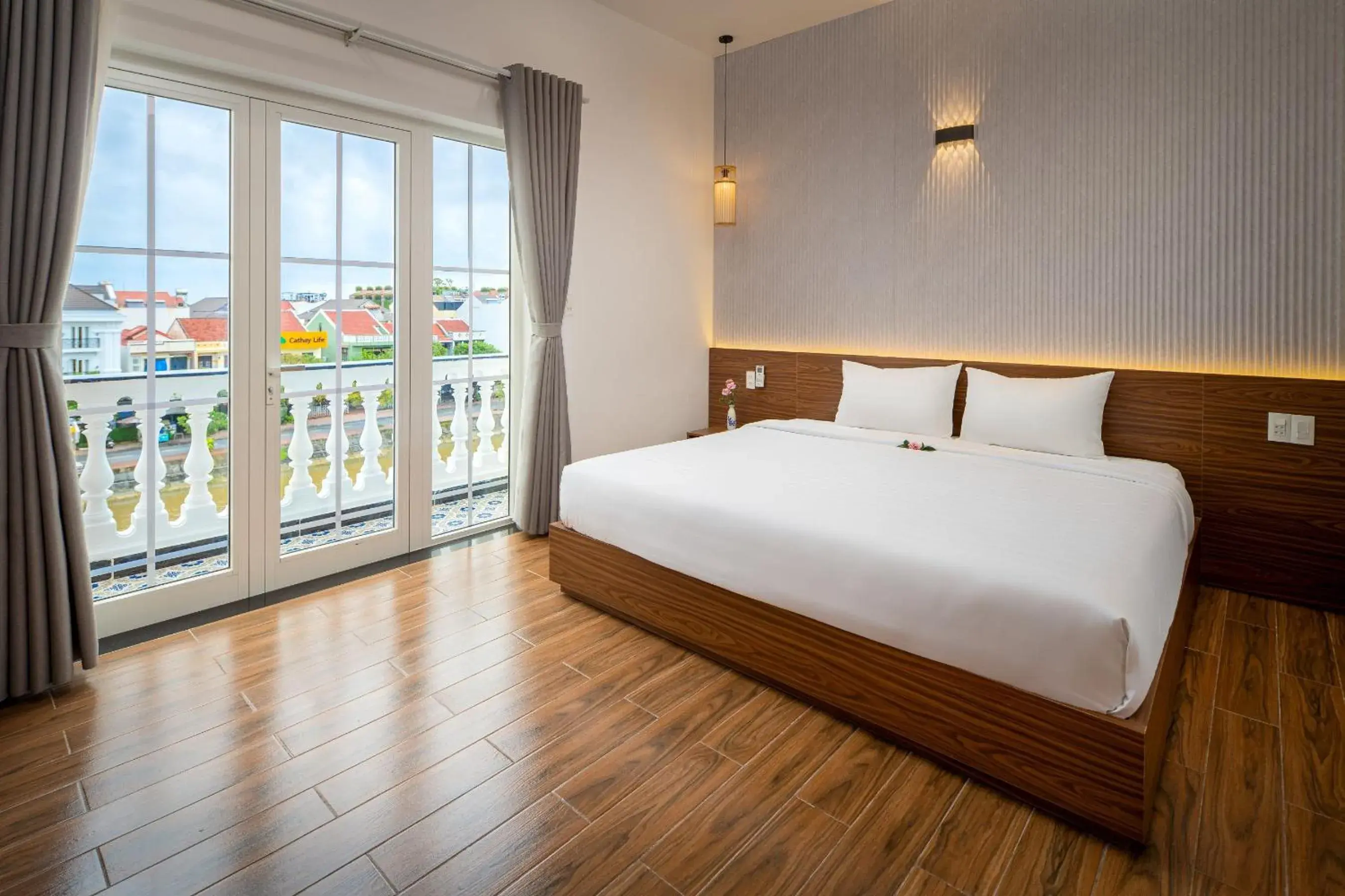 Deluxe King Room with Balcony in Truc Loc Villa Deluxe King Room with Balcony in Truc Loc Villa